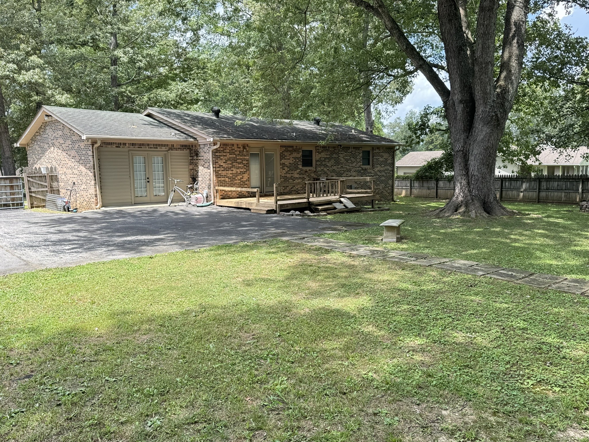 110 Larkway Dr