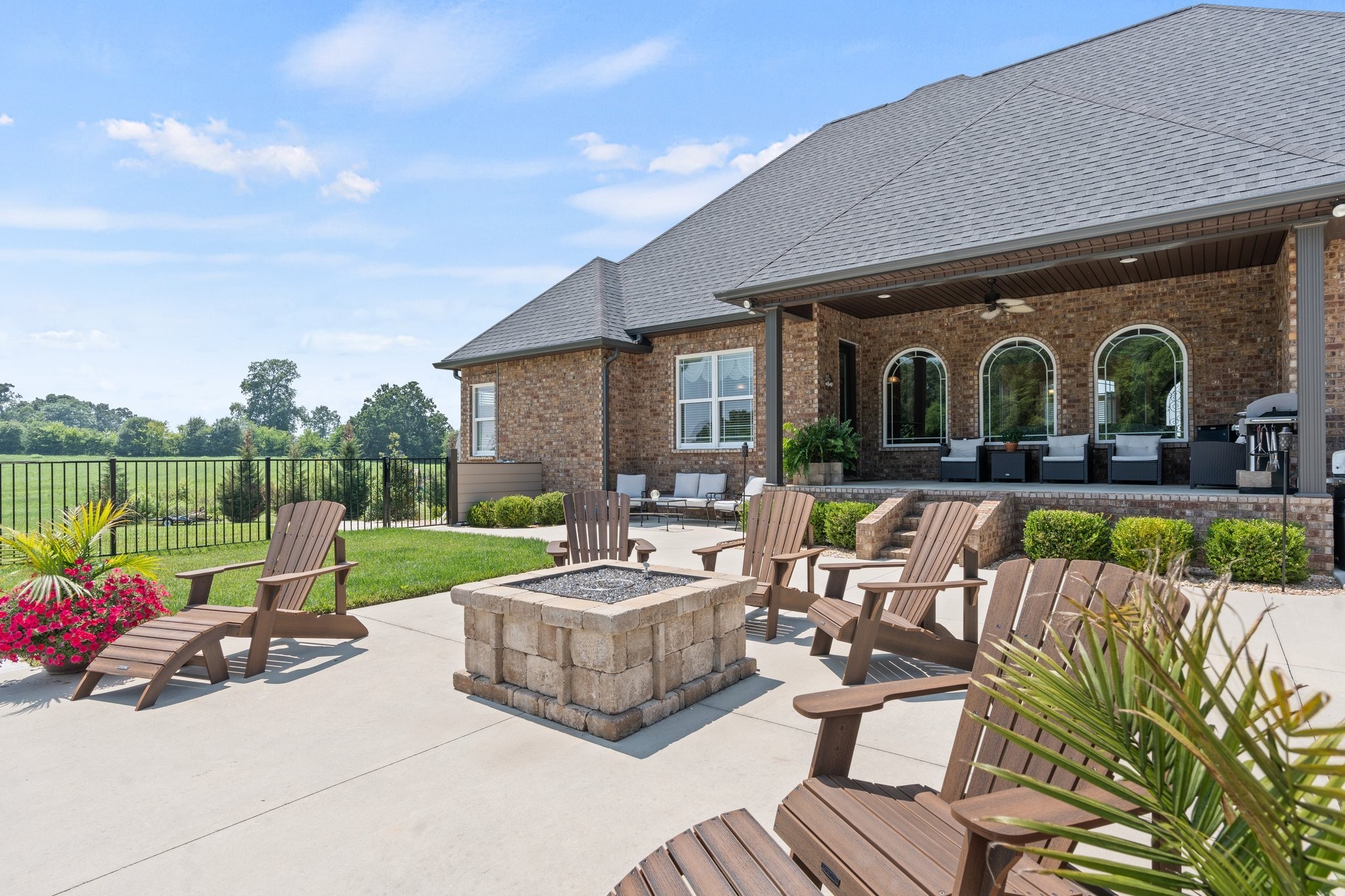 494 Cascade Dr