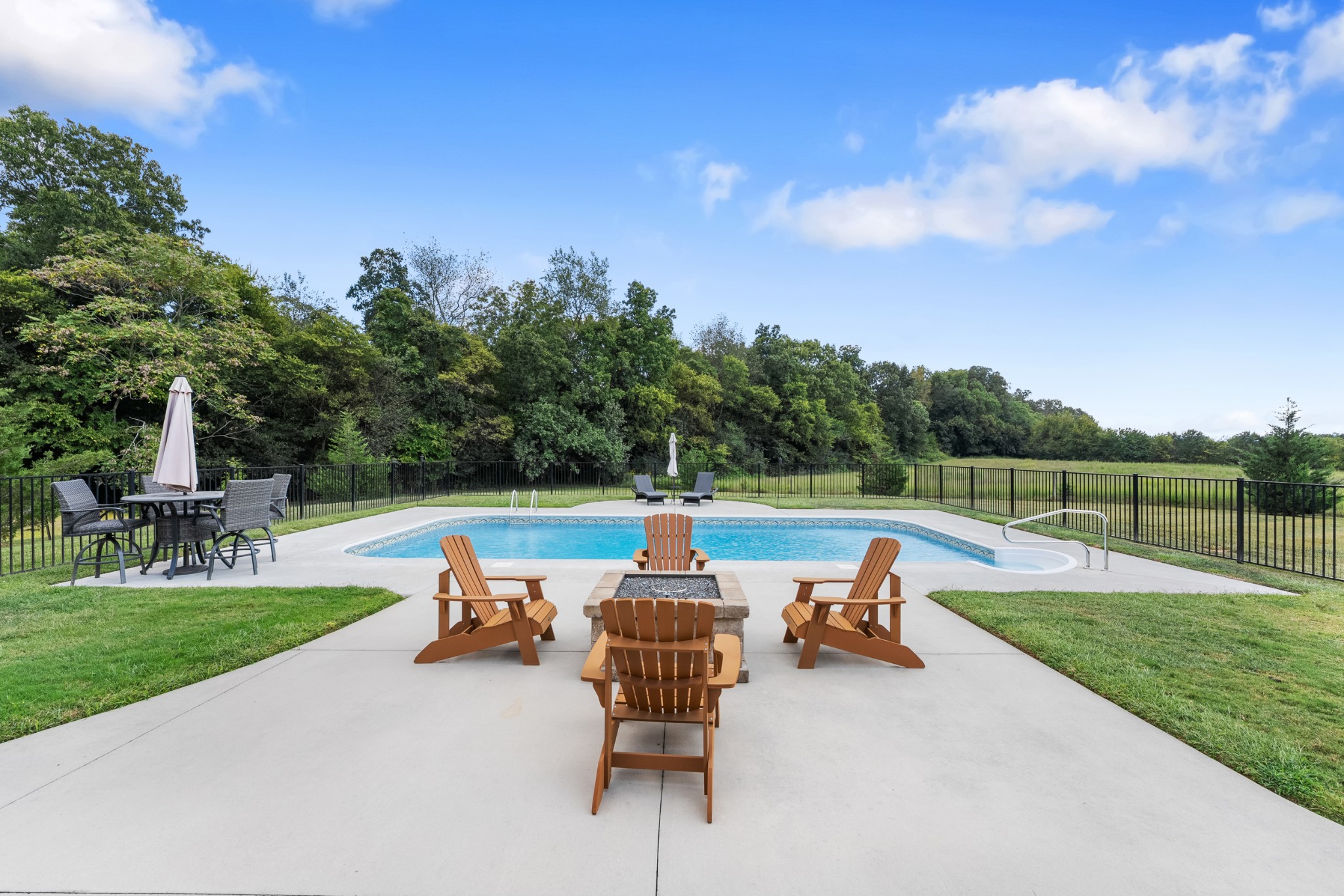 494 Cascade Dr