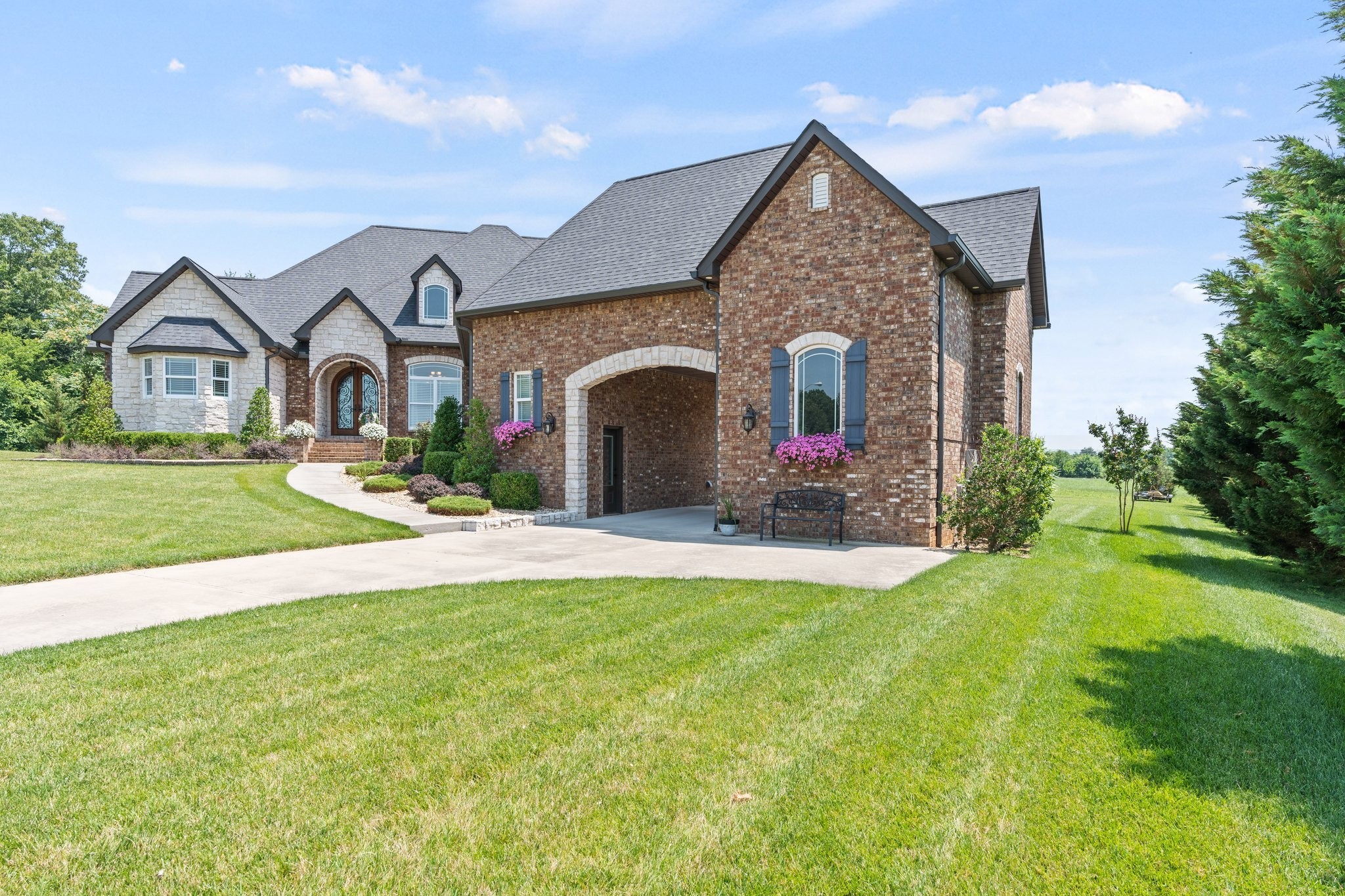 494 Cascade Dr