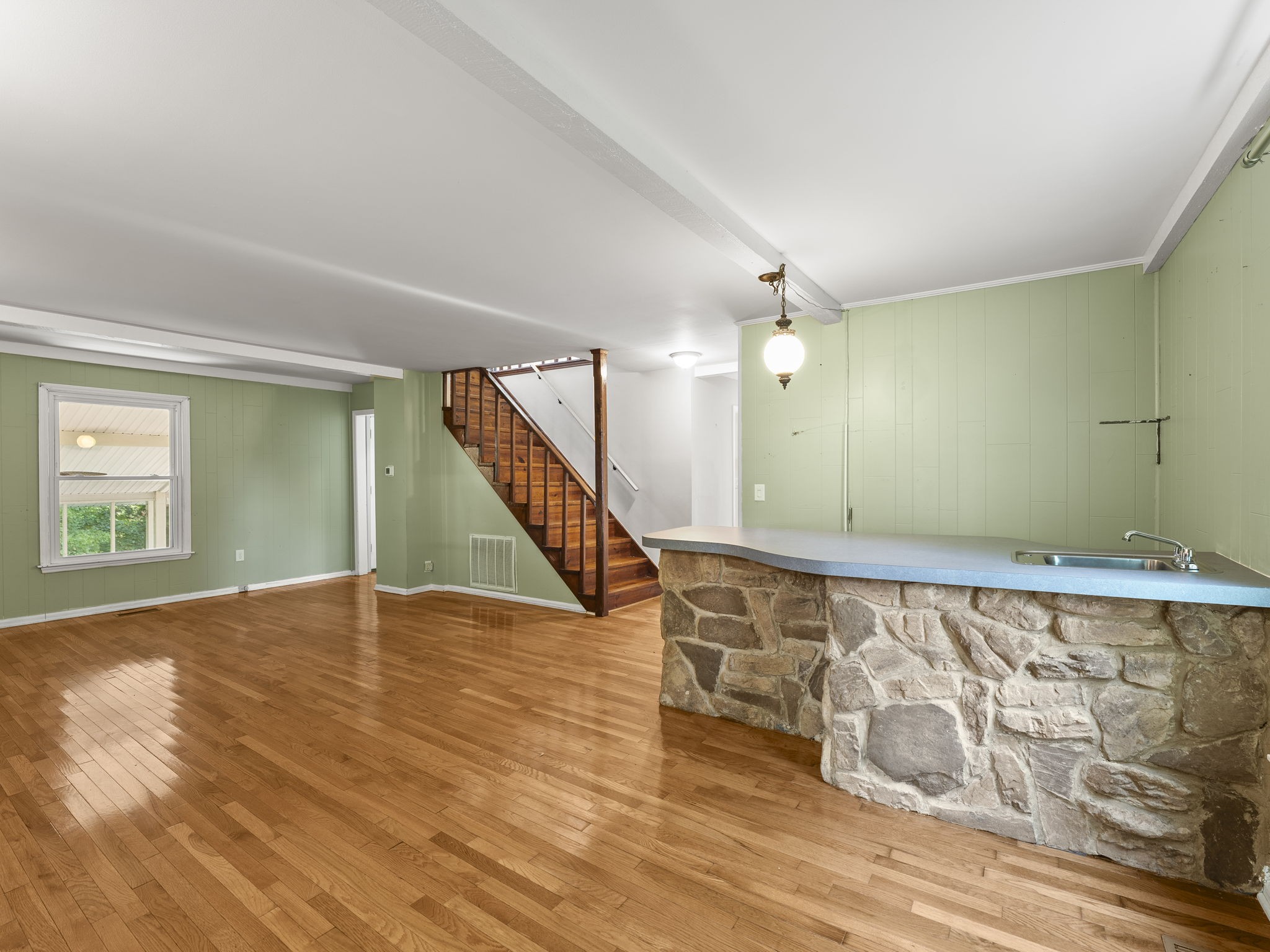 235 Lakeview St