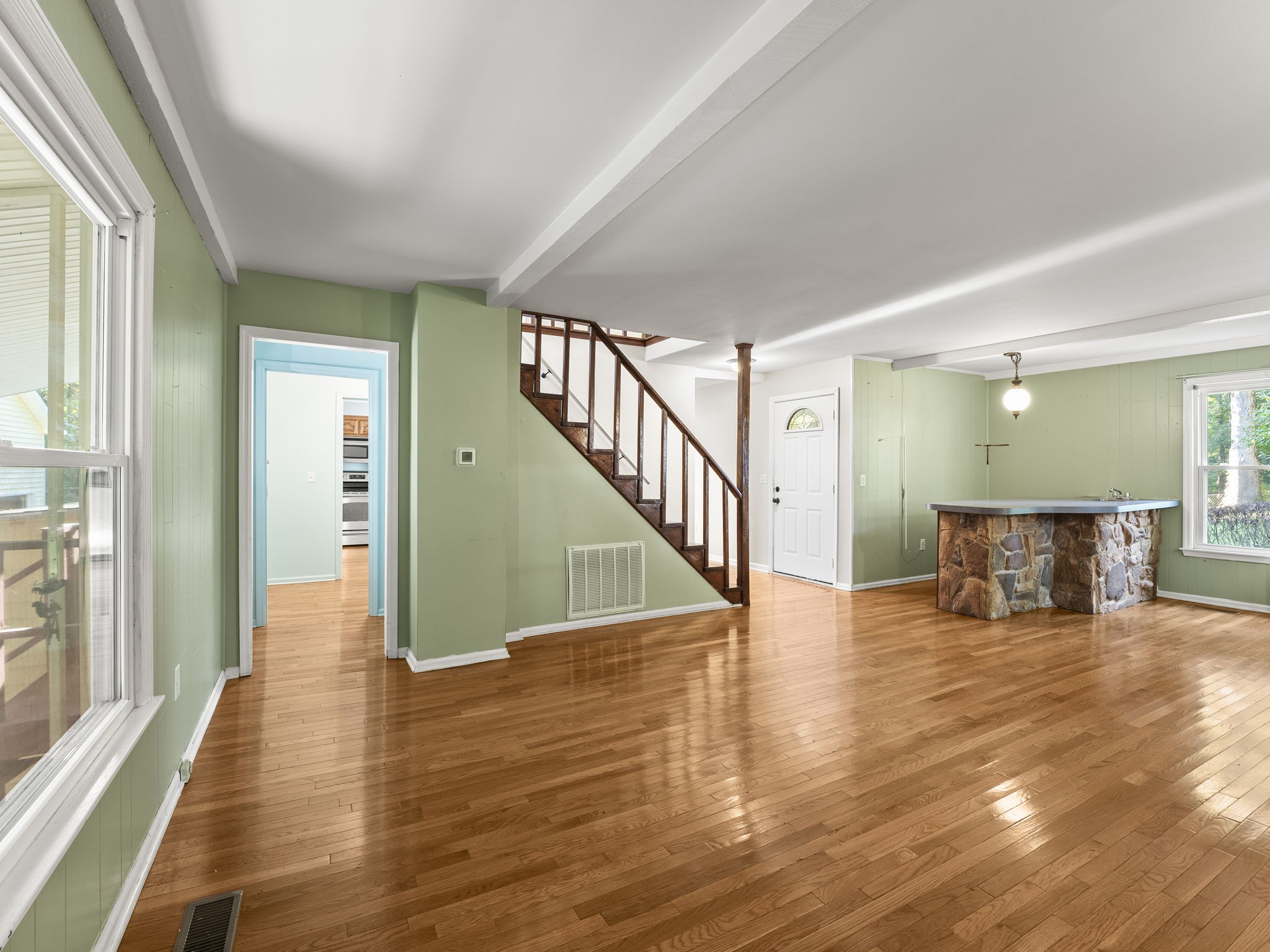235 Lakeview St