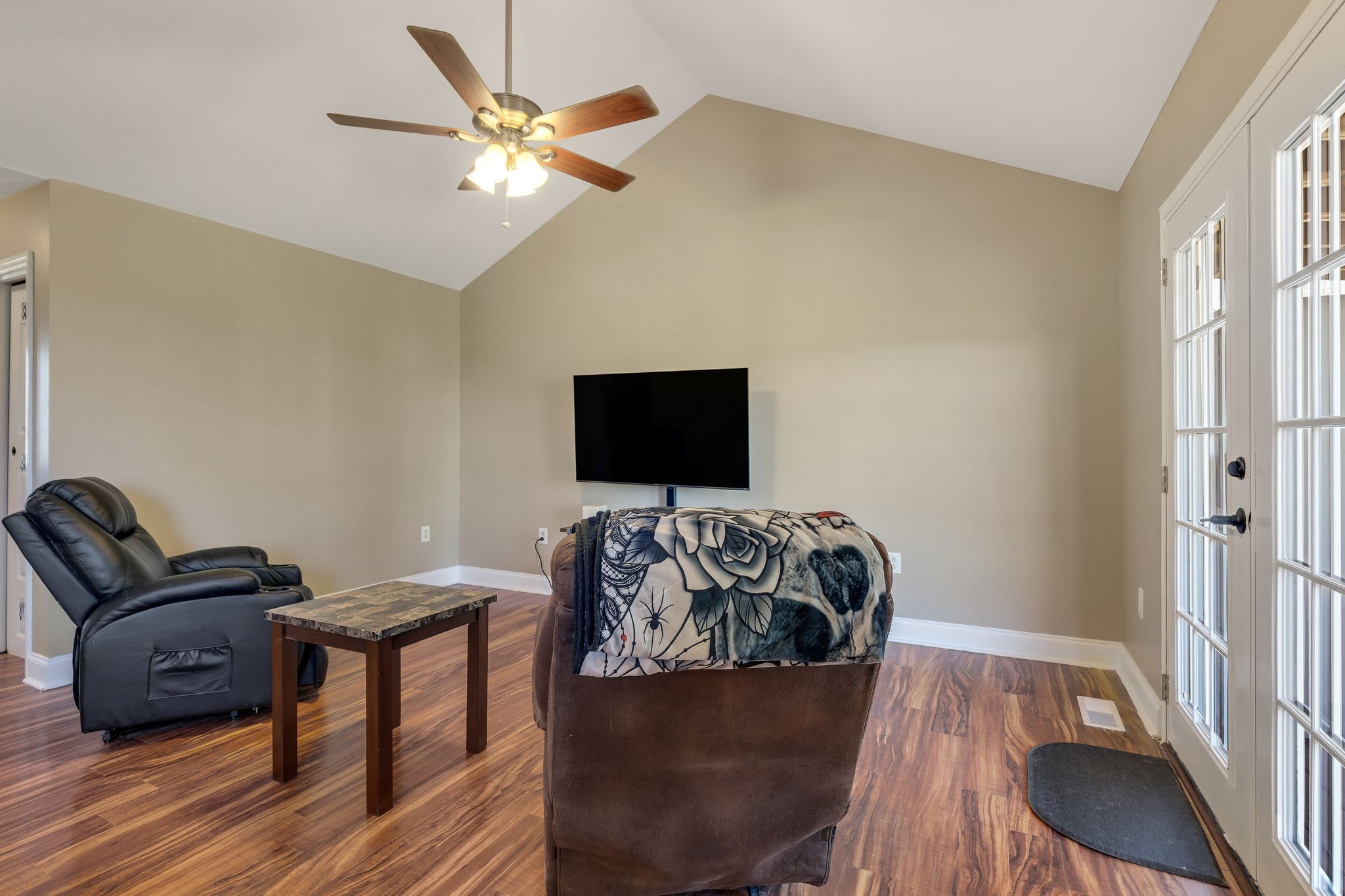 14 Hazelwood Ln