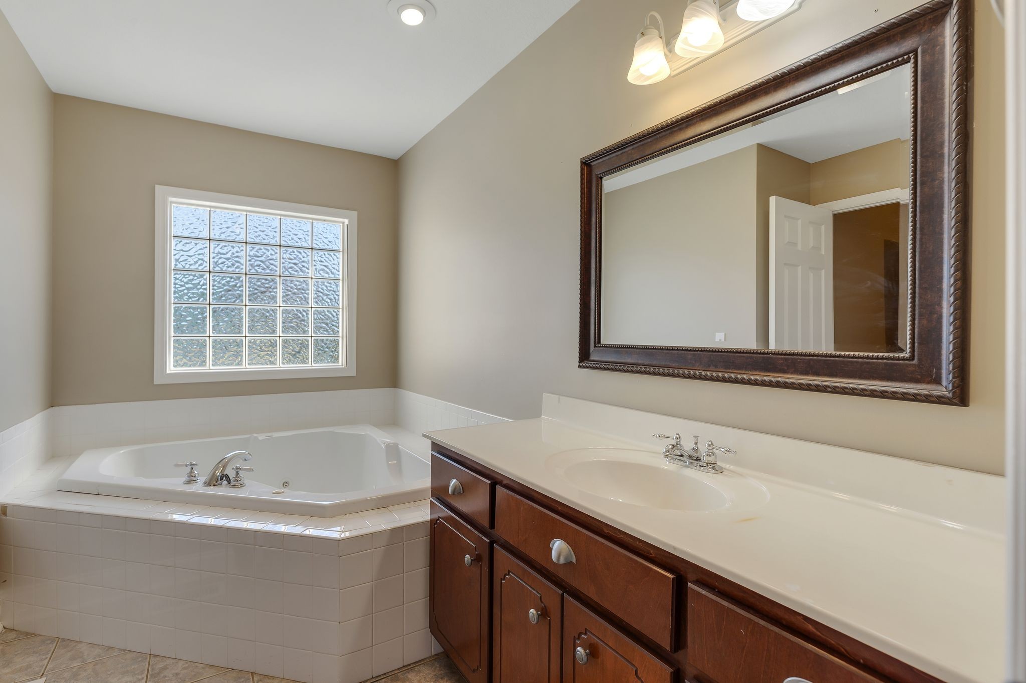 14 Hazelwood Ln