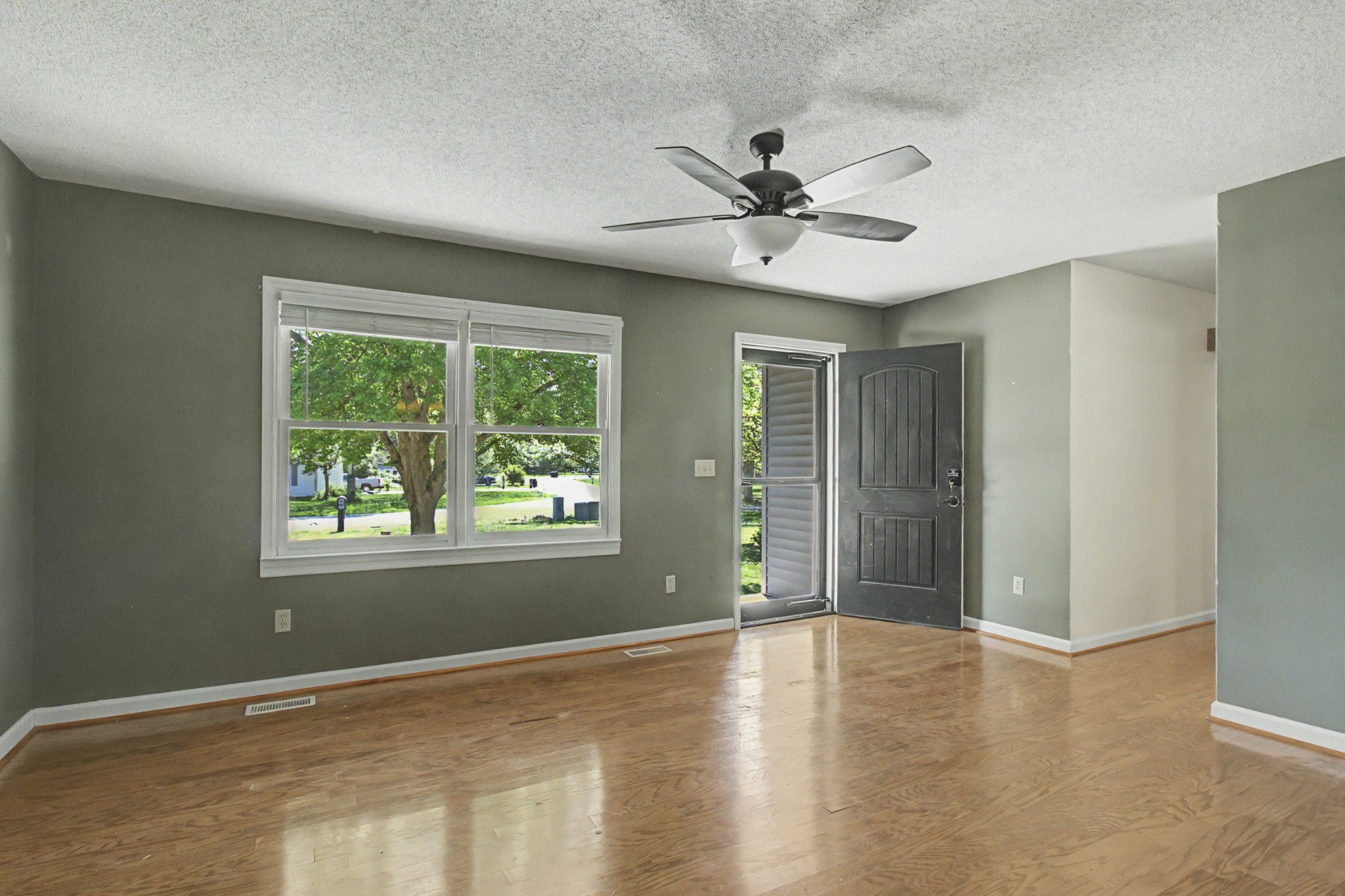 204 Scenic Cir