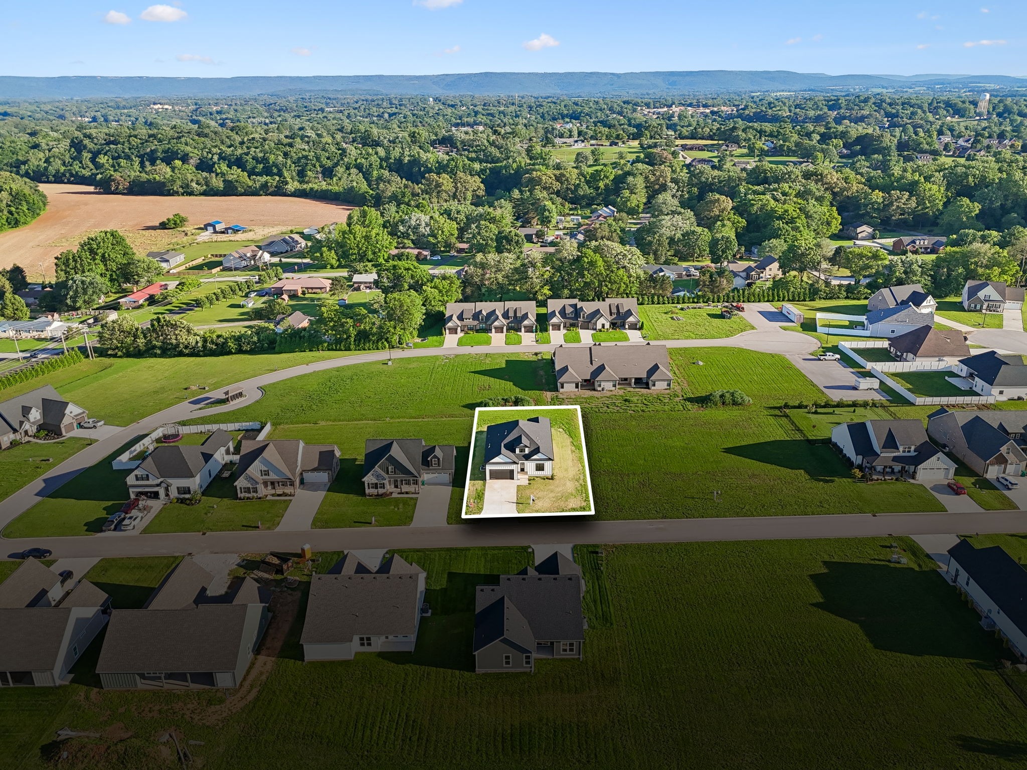 123 Lookout Dr