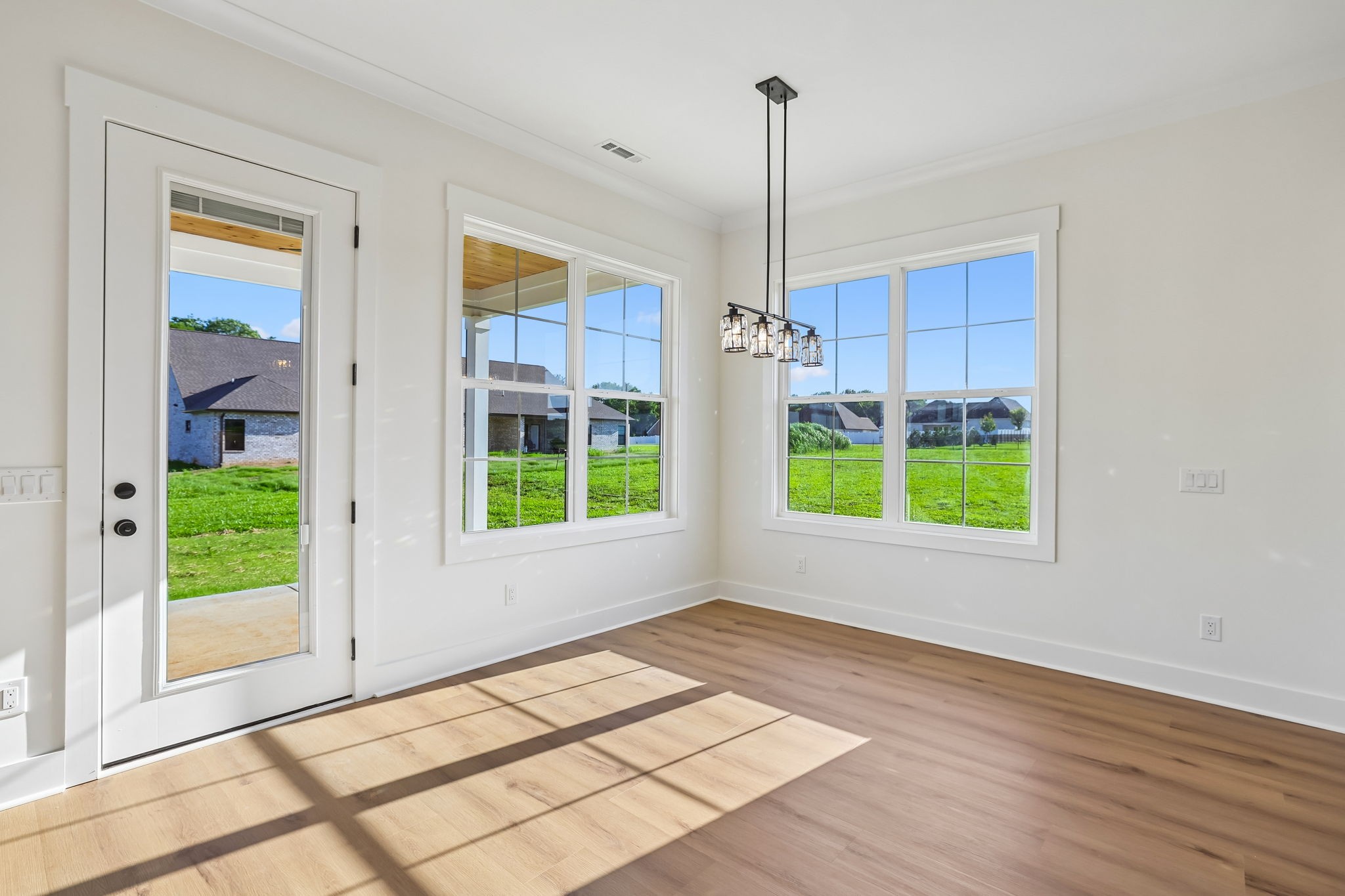 123 Lookout Dr