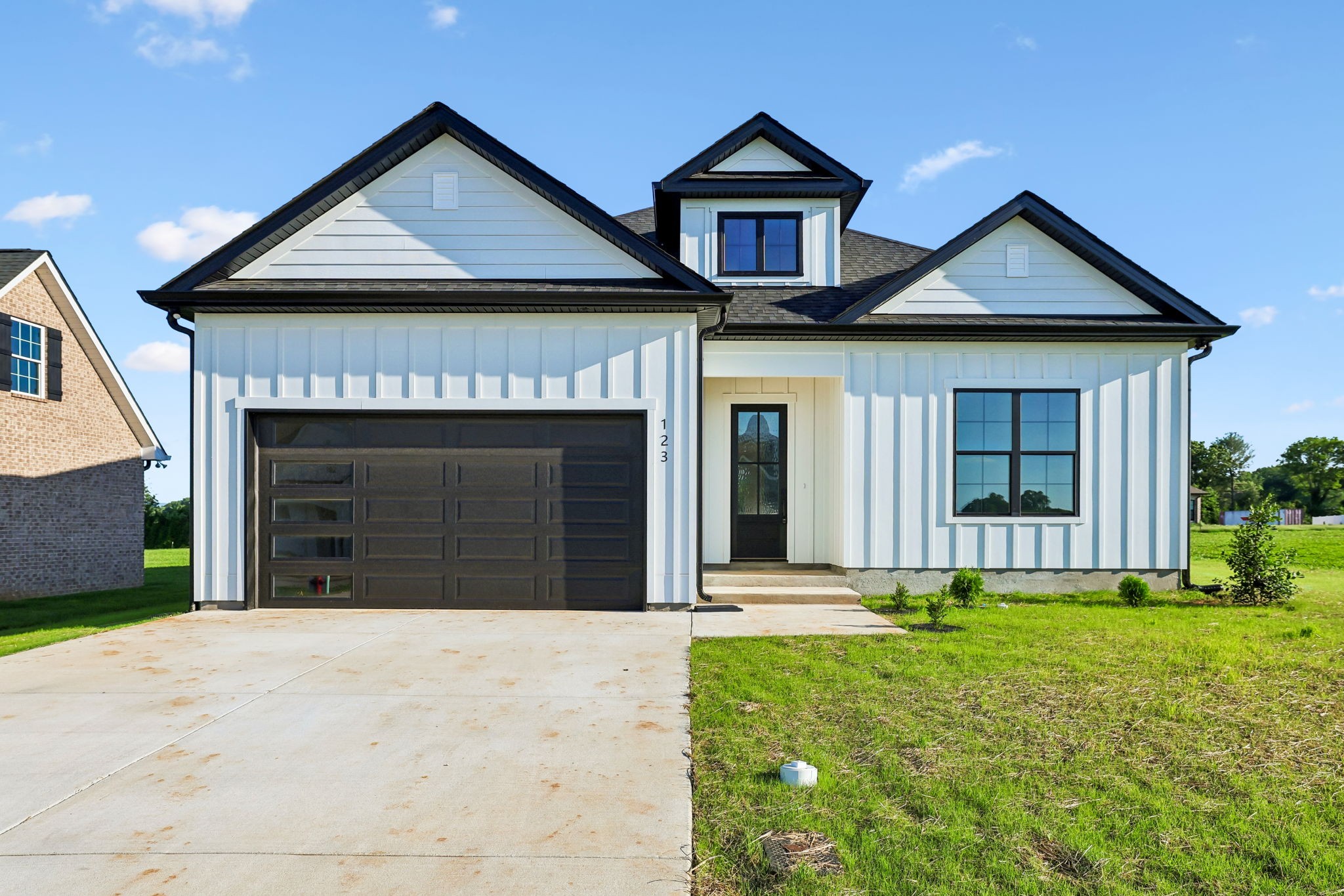 123 Lookout Dr