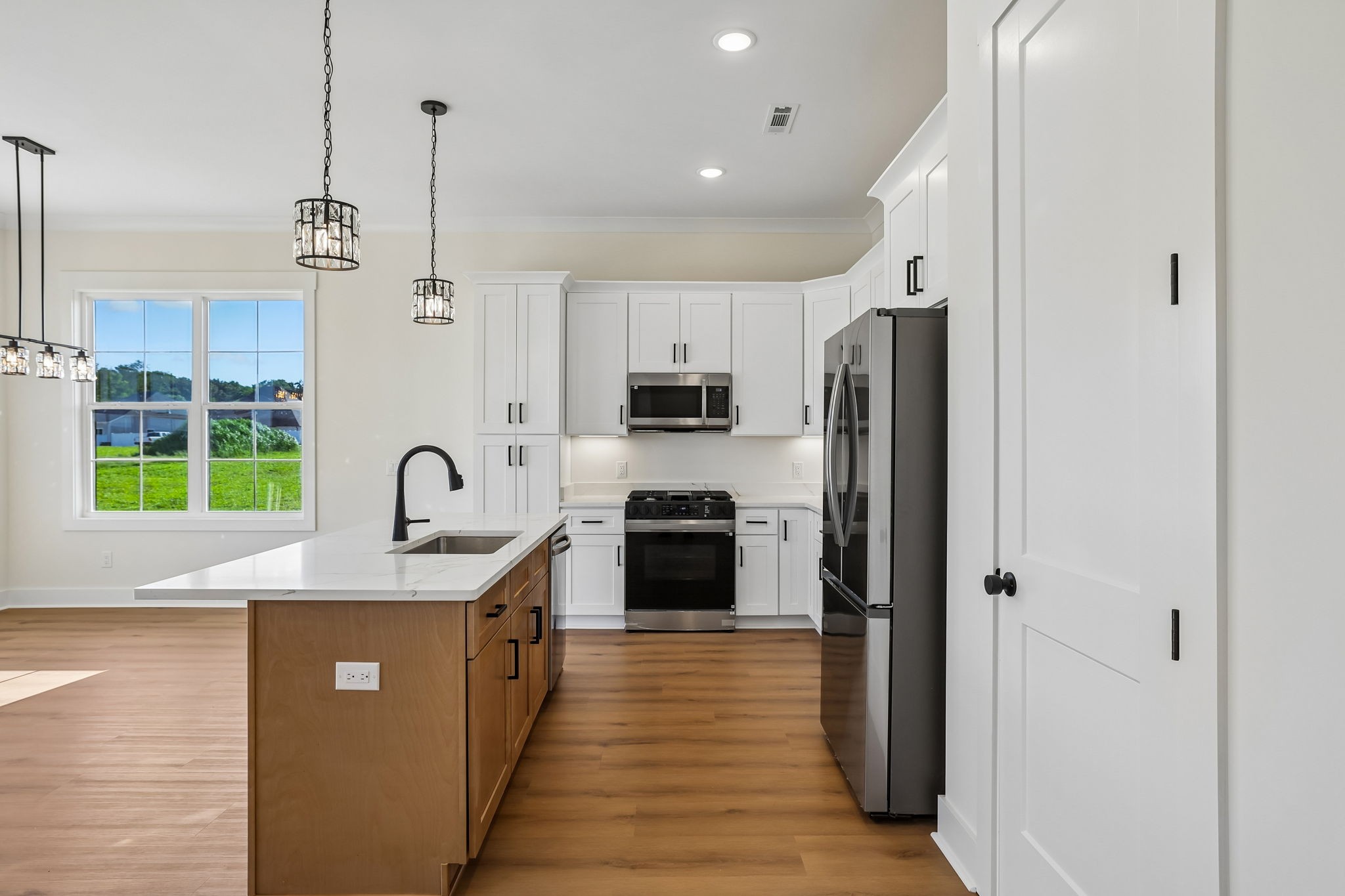 123 Lookout Dr