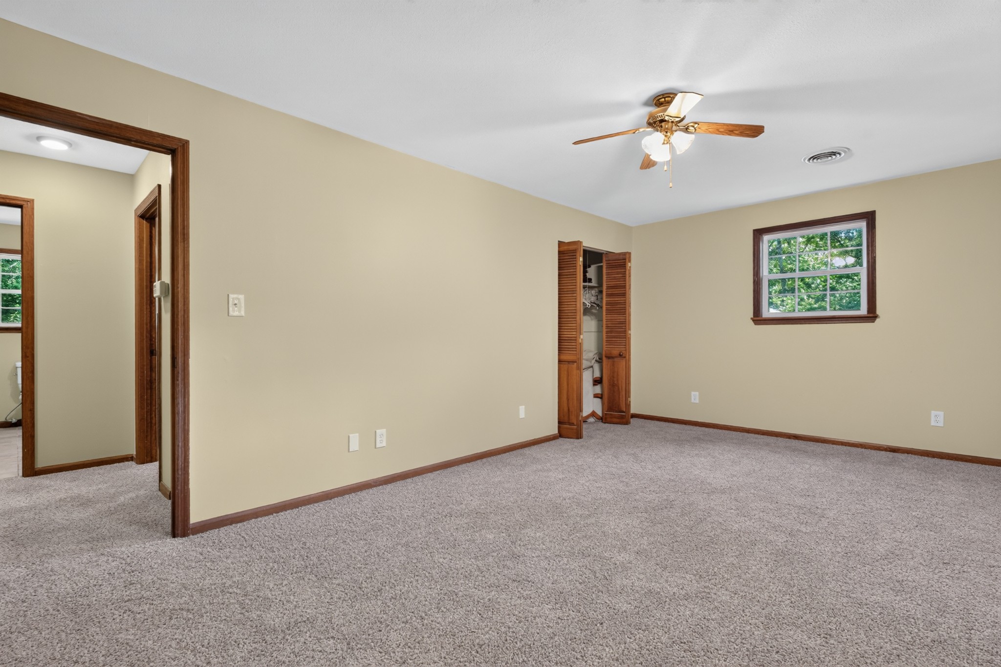 466 Willow Oak Dr