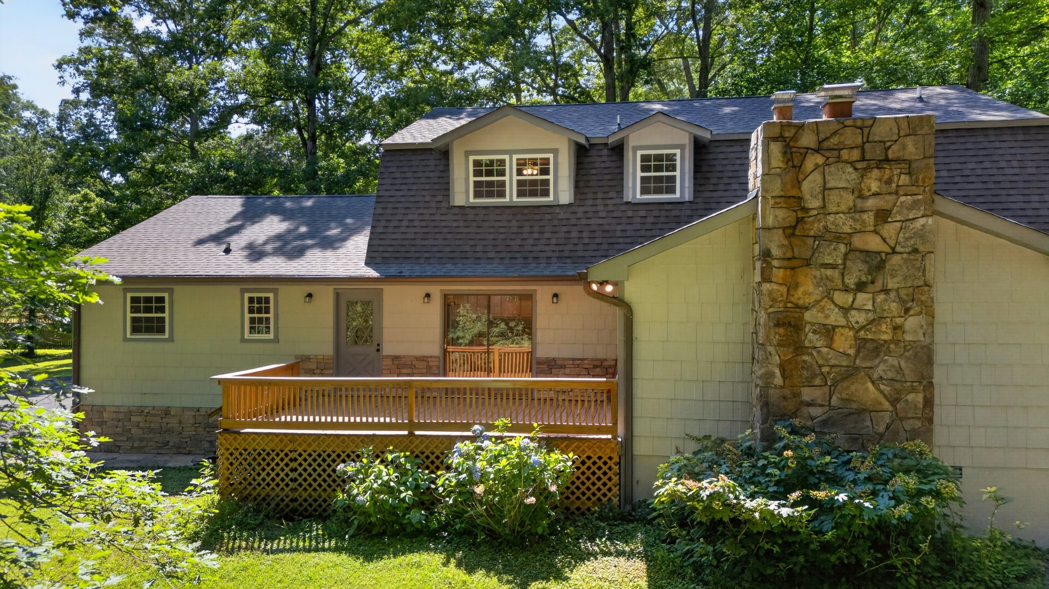 466 Willow Oak Dr