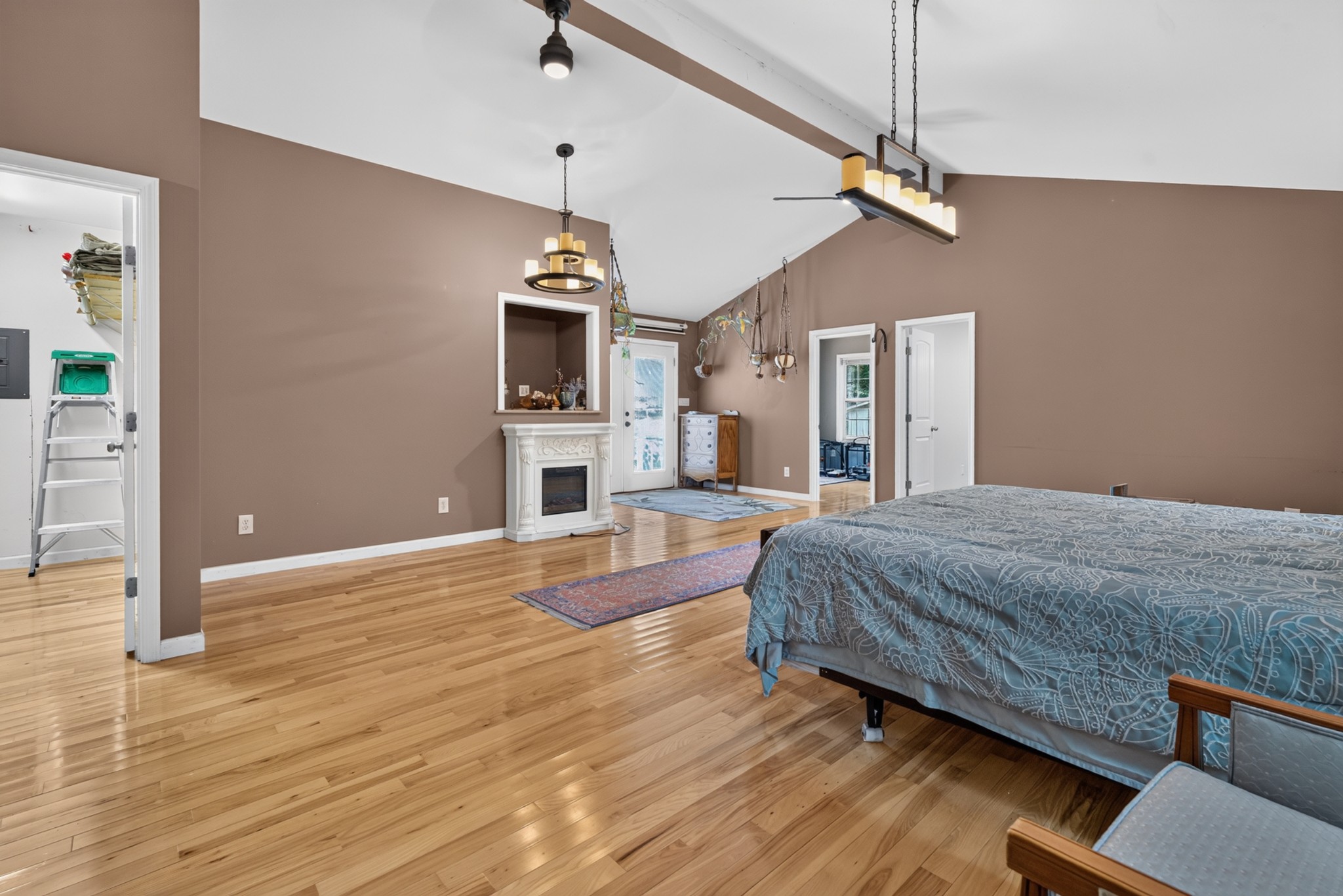 129 Meredith Ln