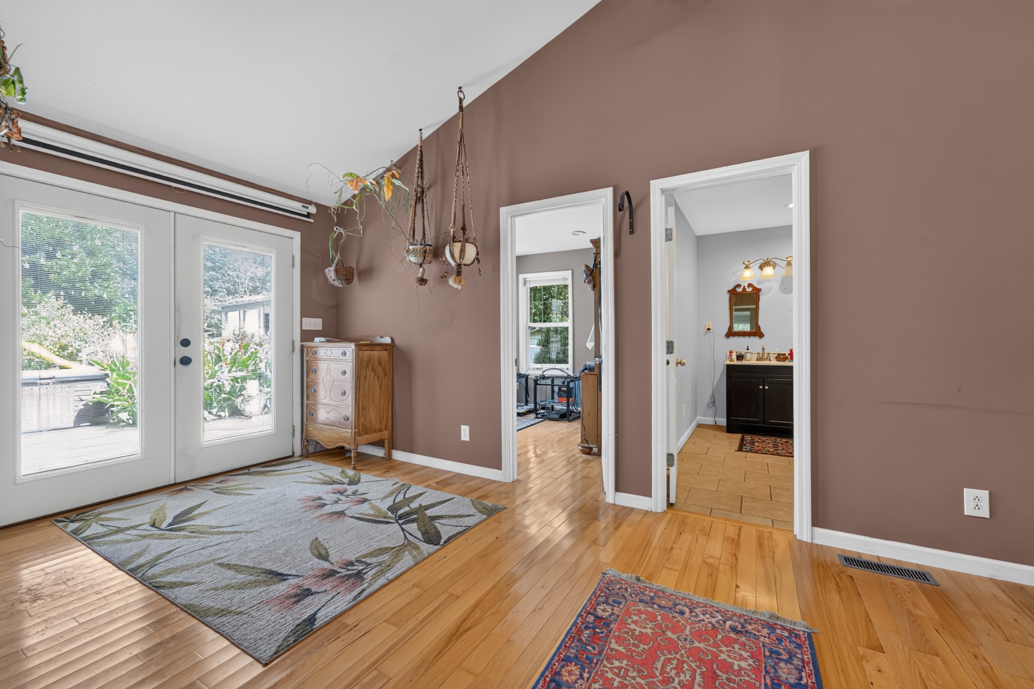 129 Meredith Ln