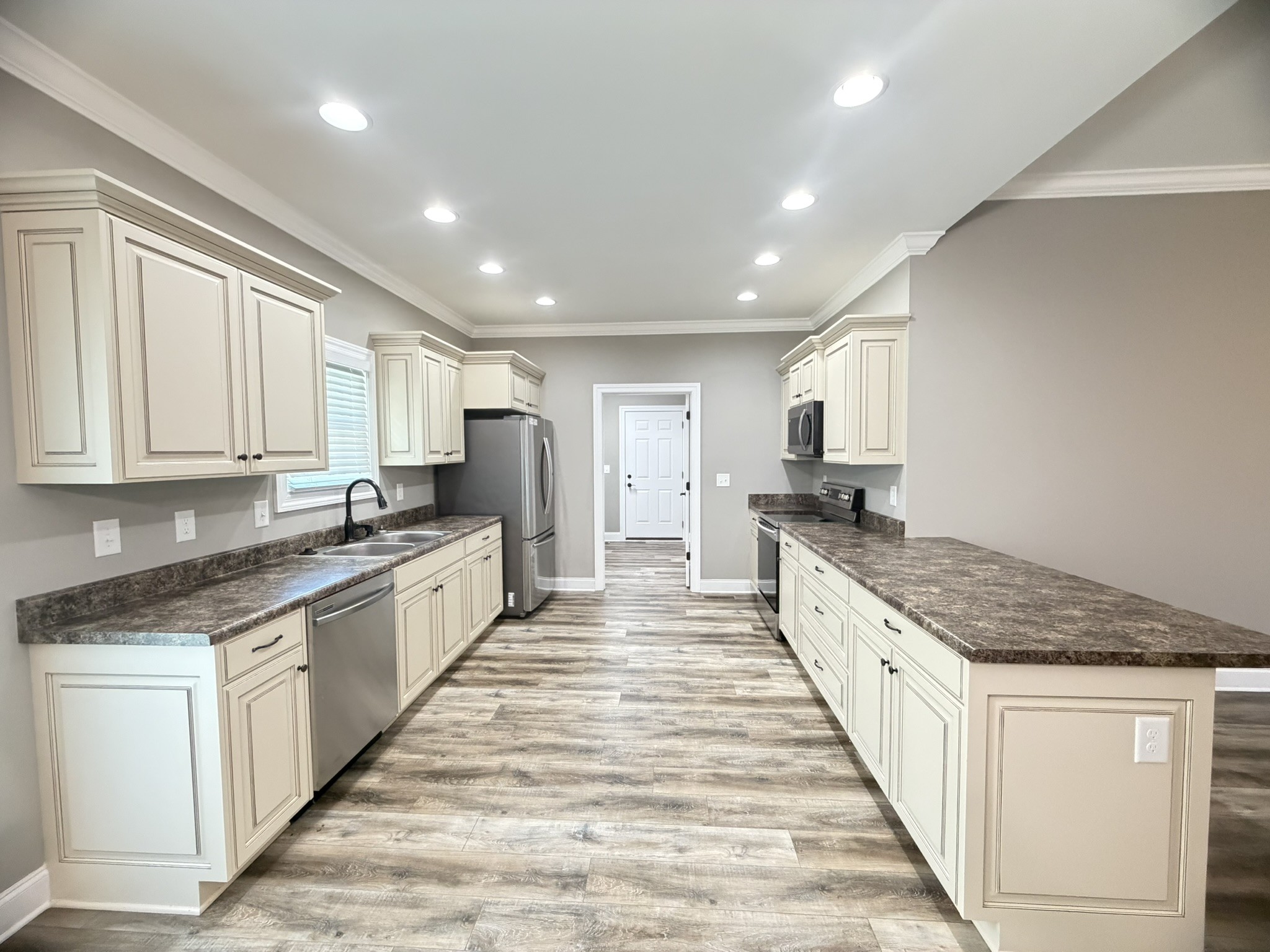 389 Colonial Dr