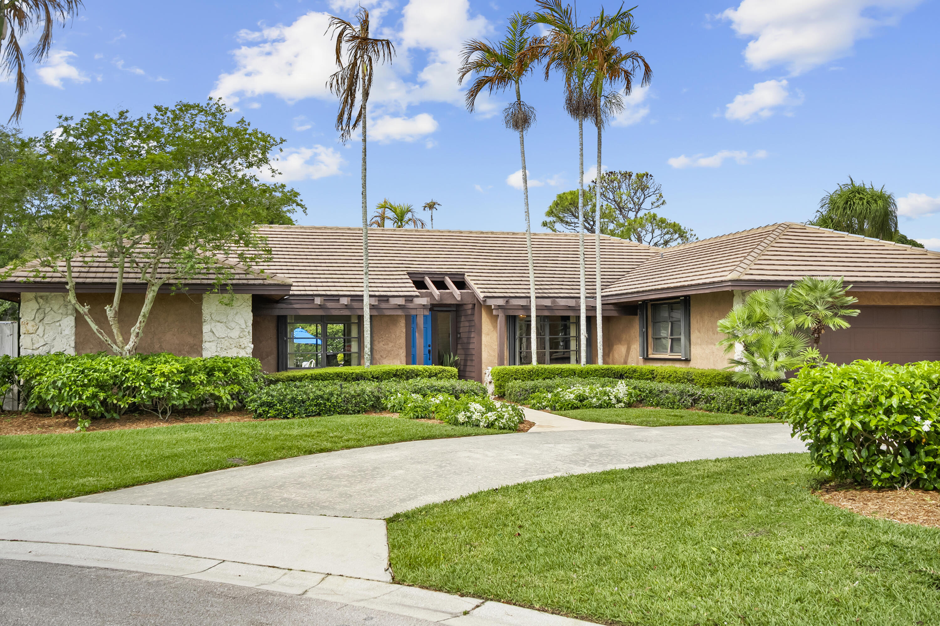 18815 S Golden Hawk Trail