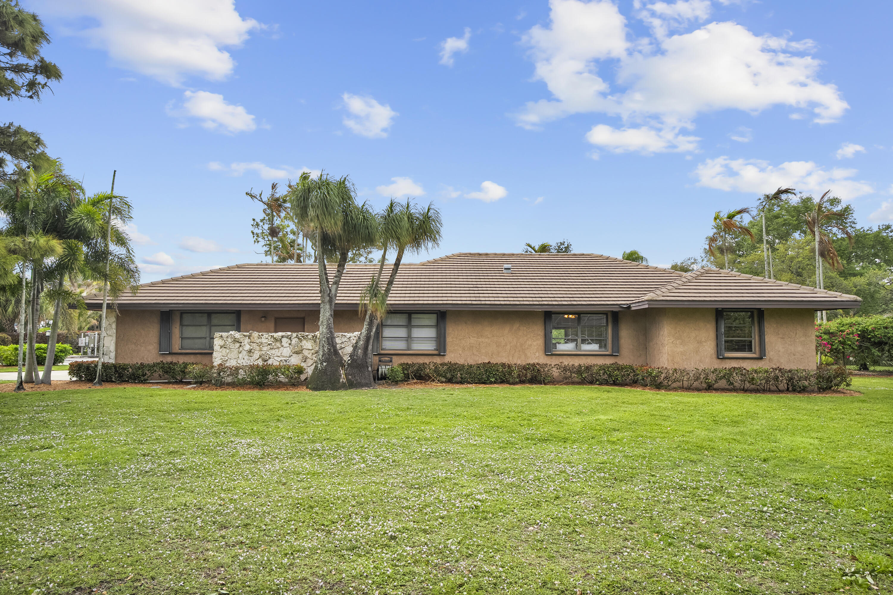 18815 S Golden Hawk Trail