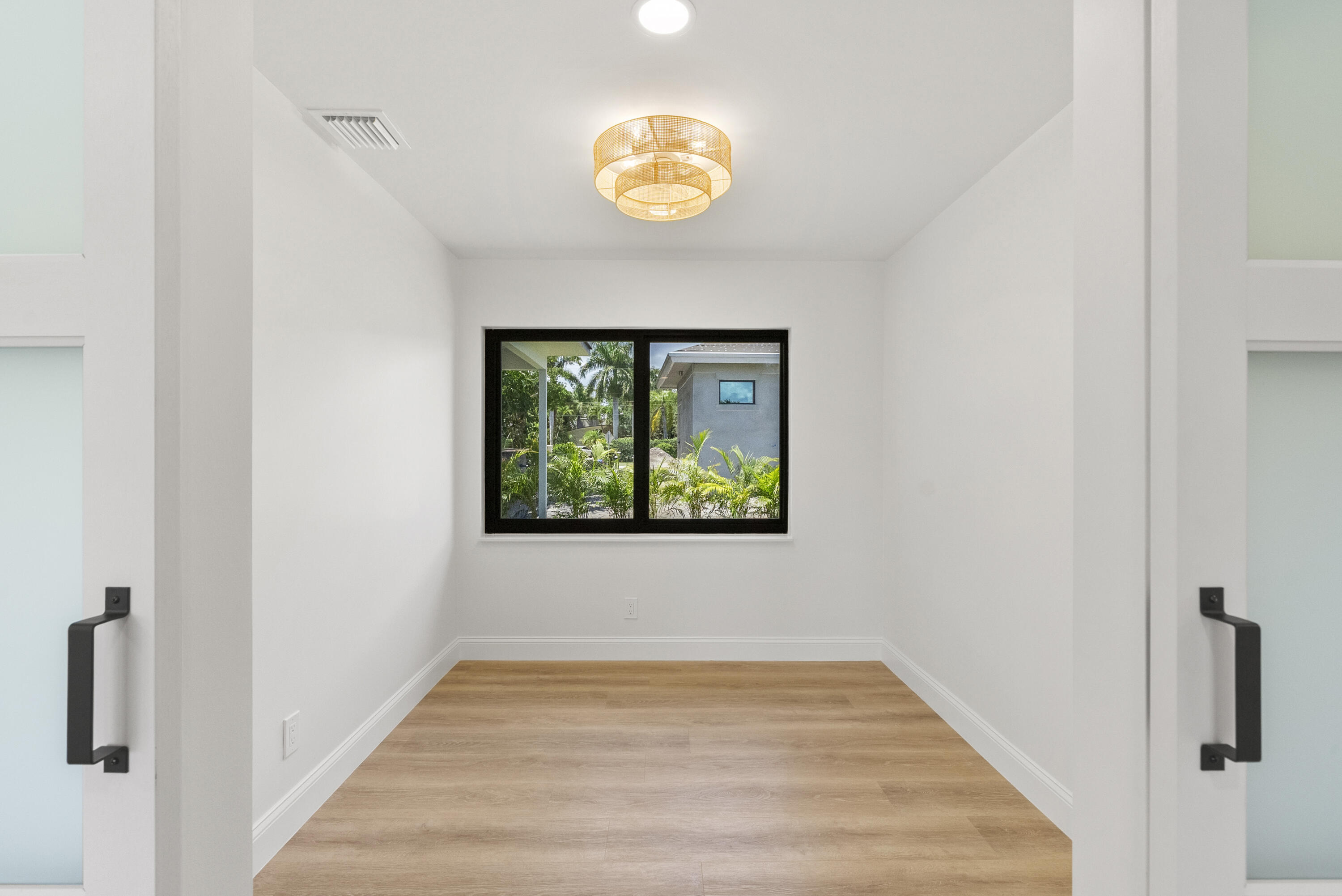 128 W Norfolk Road