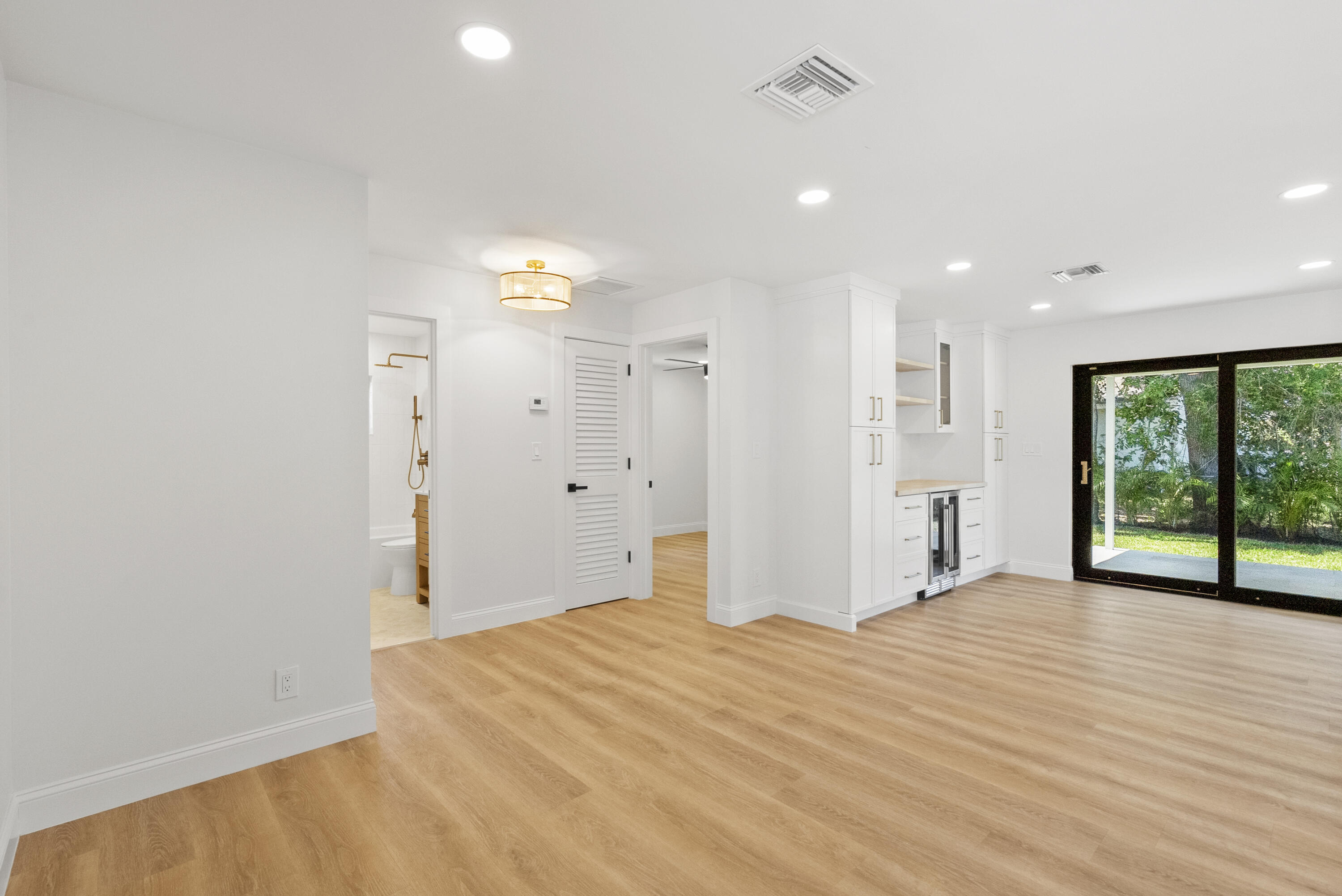128 W Norfolk Road