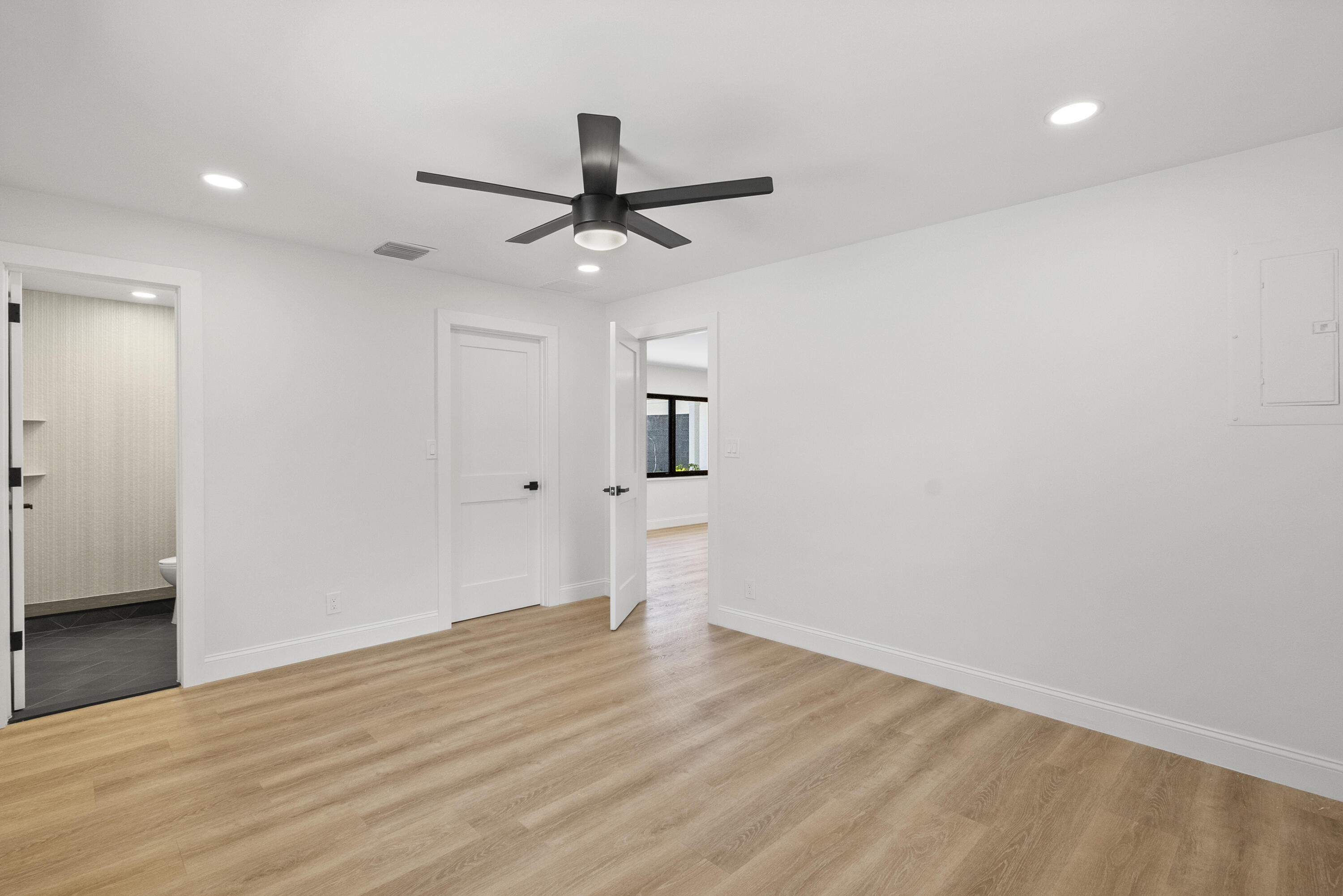 128 W Norfolk Road