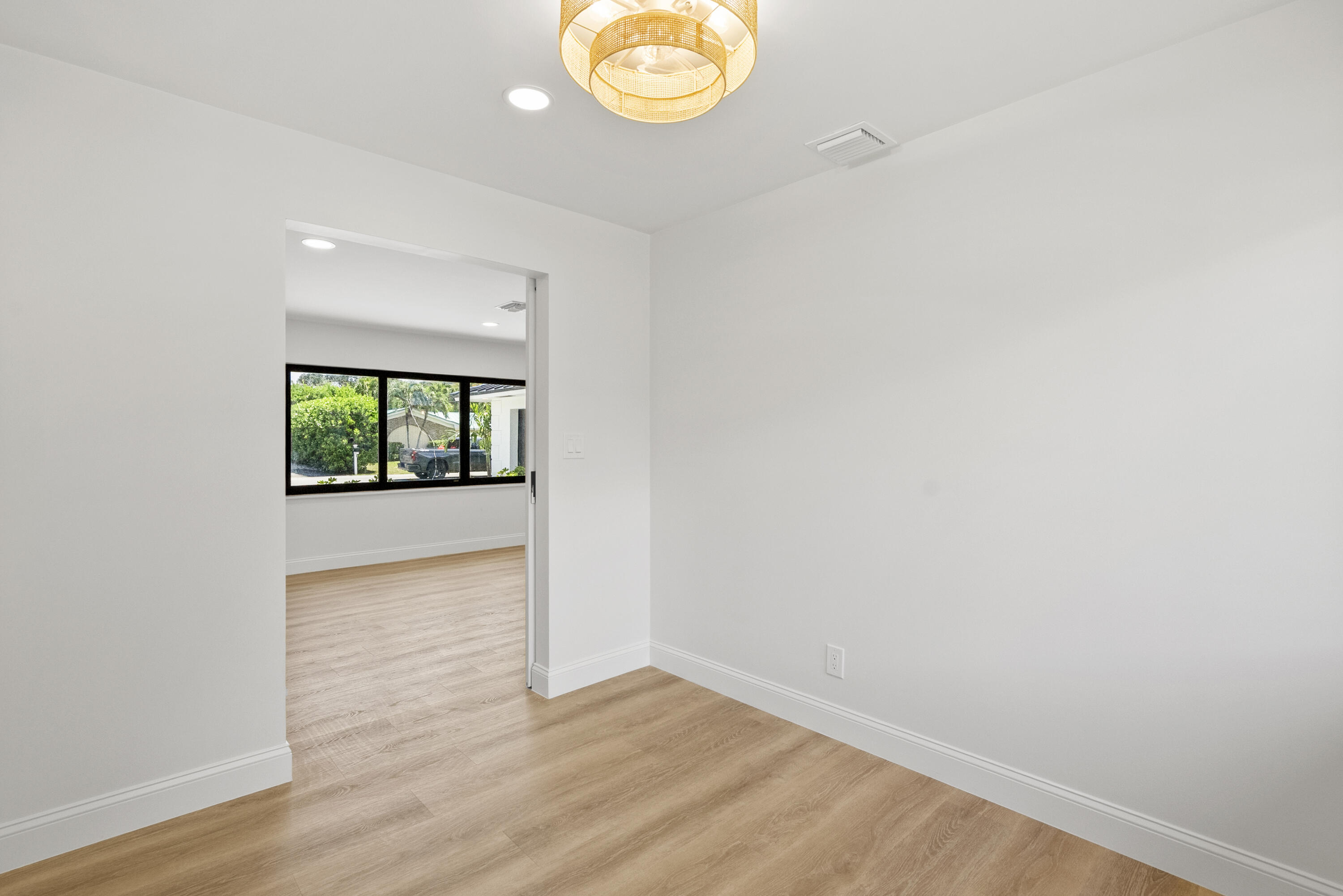 128 W Norfolk Road