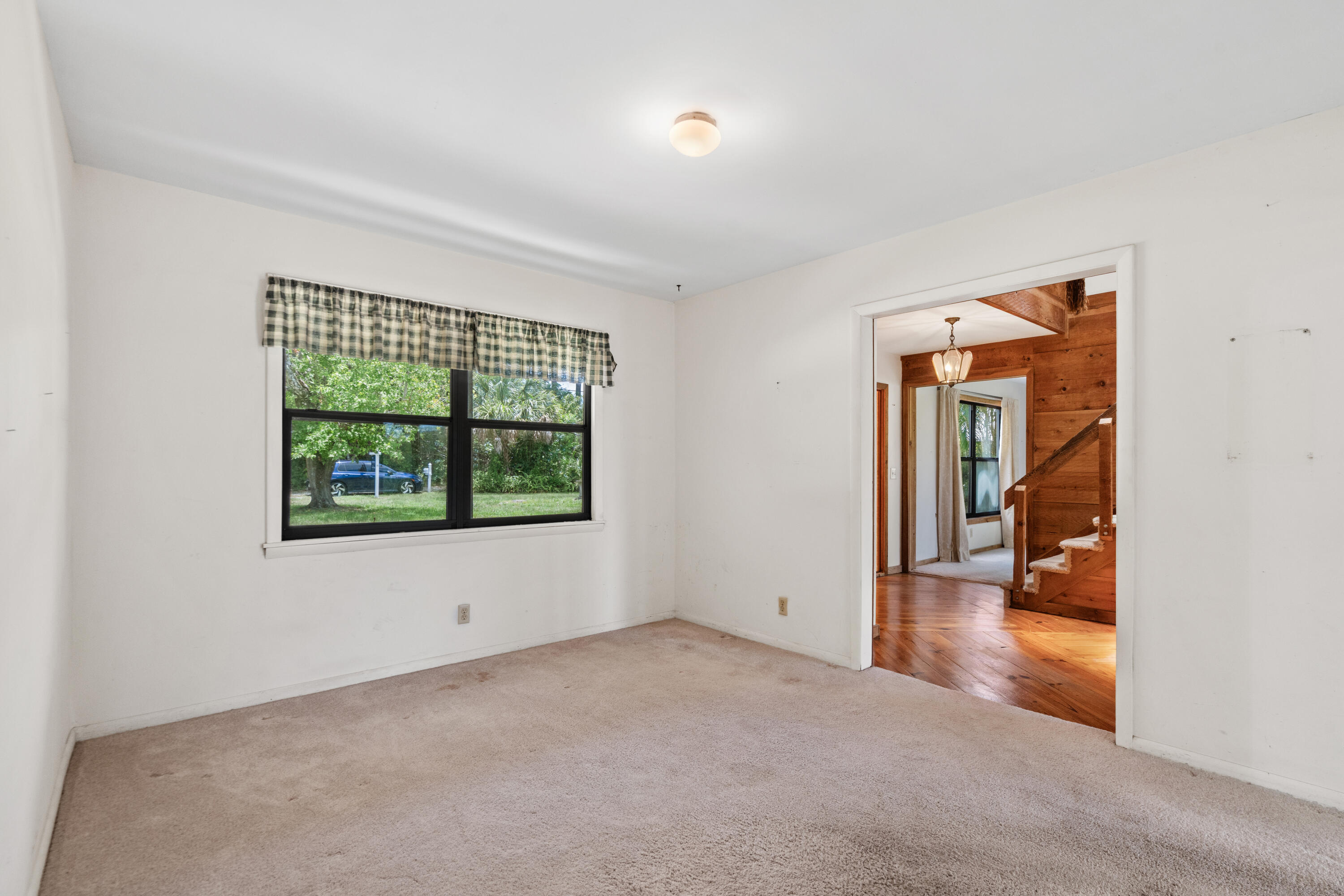 6035 N 180th St Street N