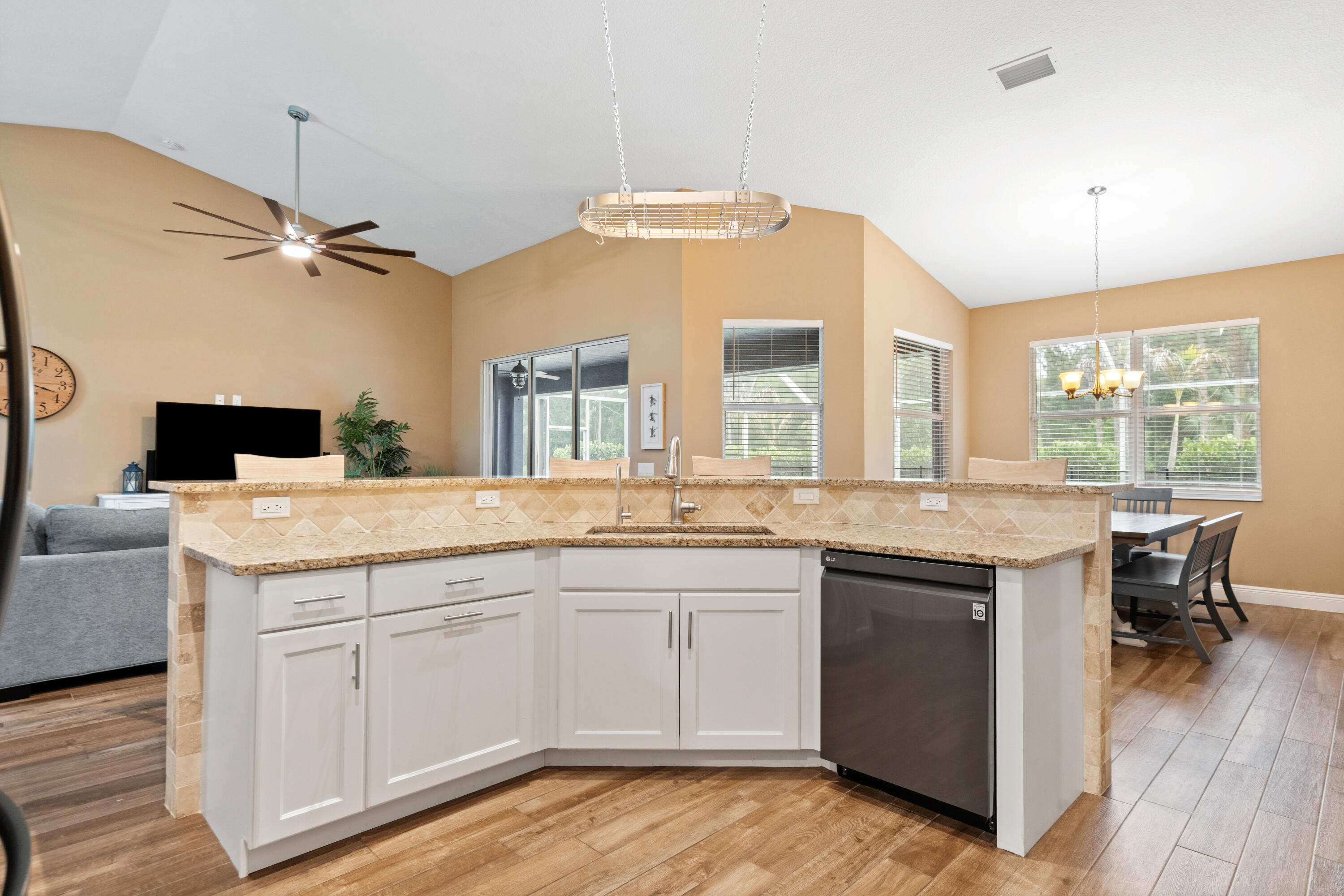11354 Sandy Run, Farms