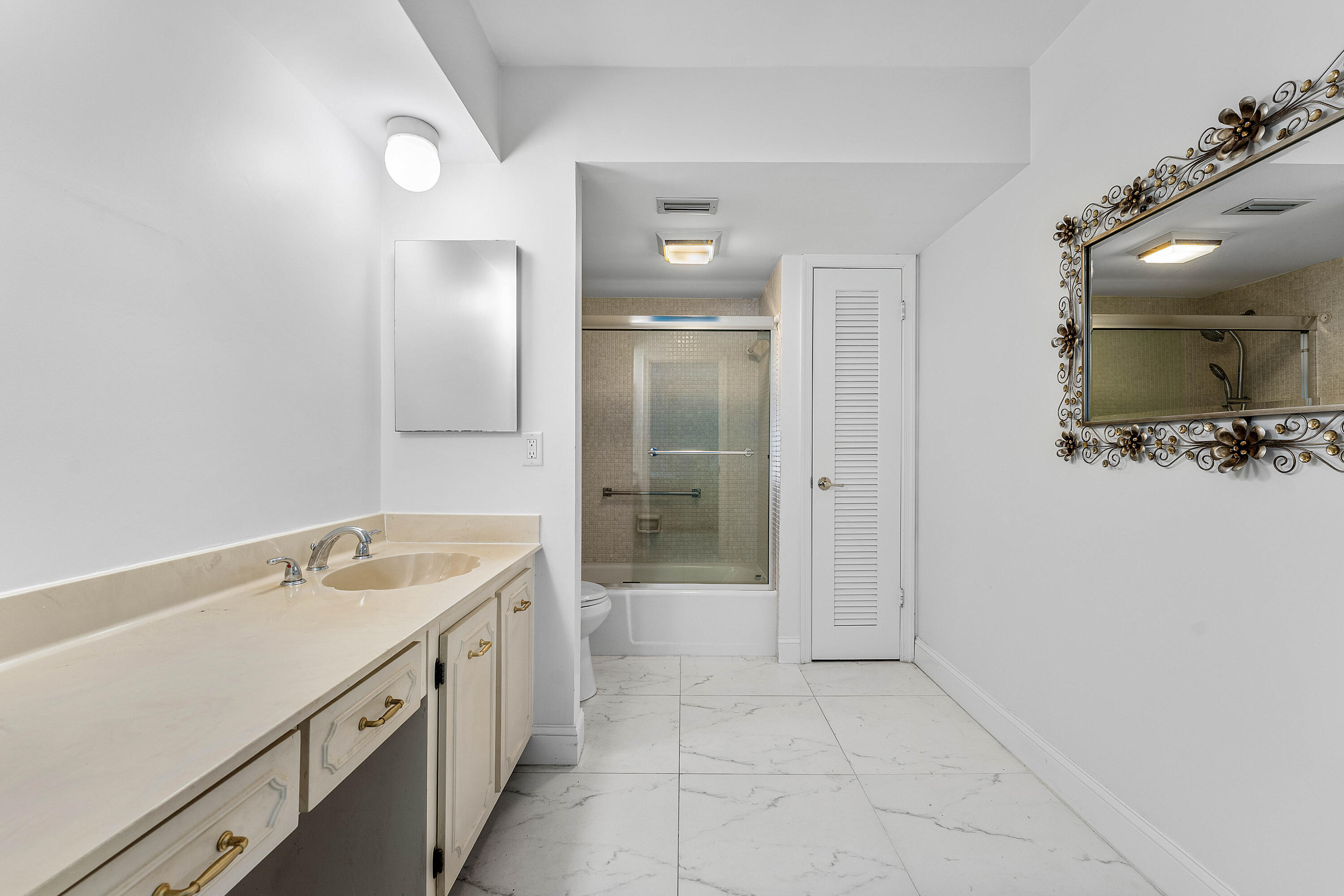 250 JOHN F KENNEDY Drive 107