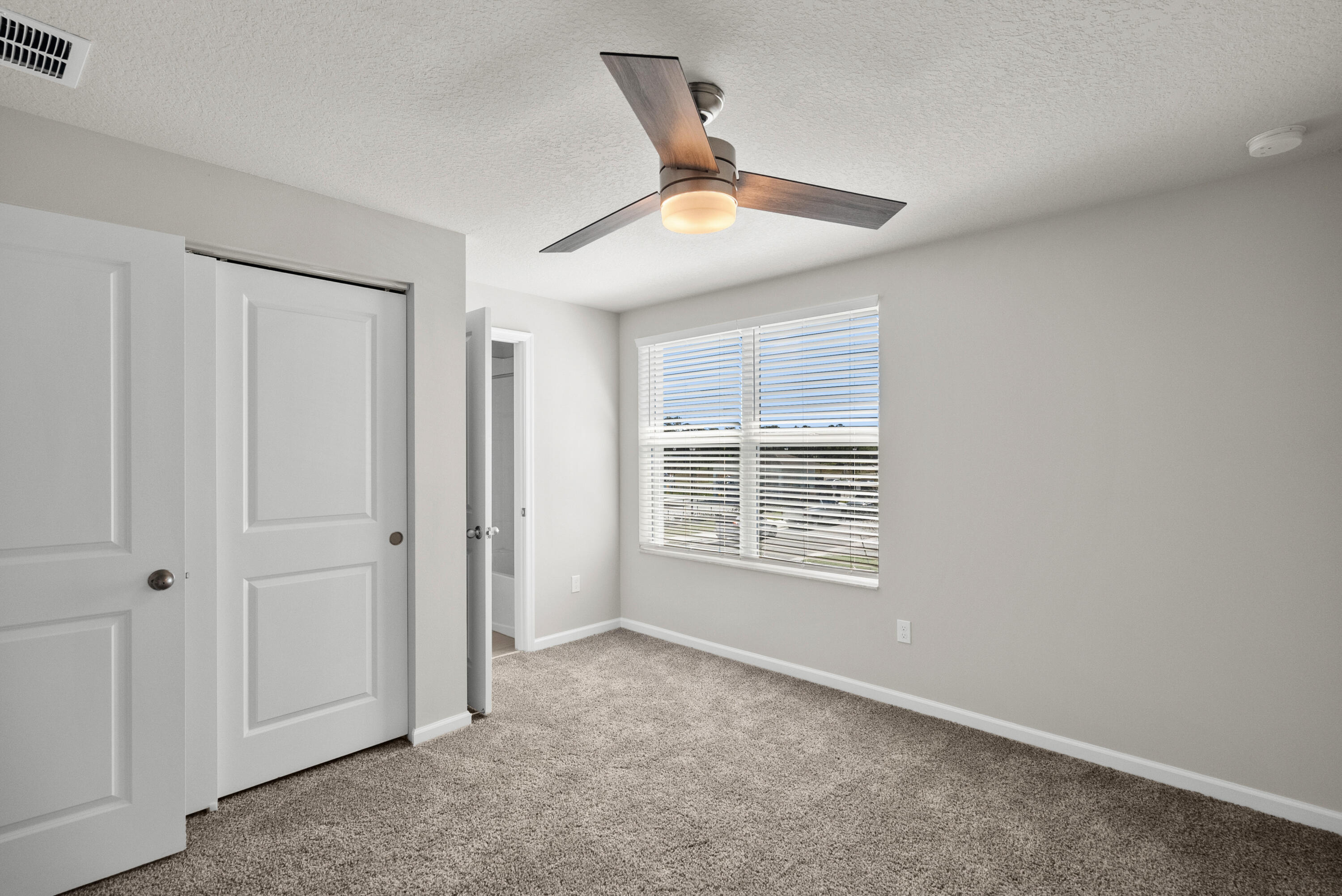 5622 SE Edgewater Circle