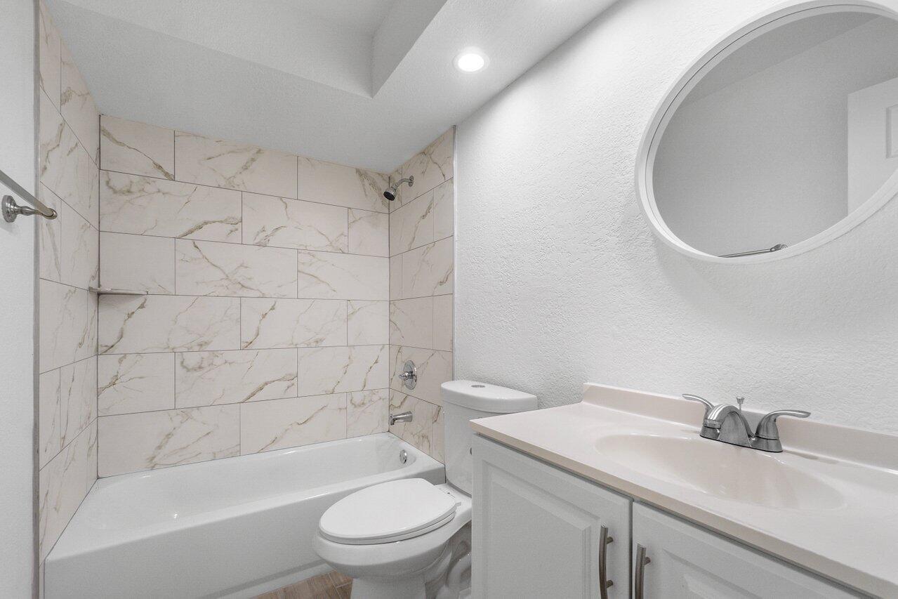 4360 Crestdale Street