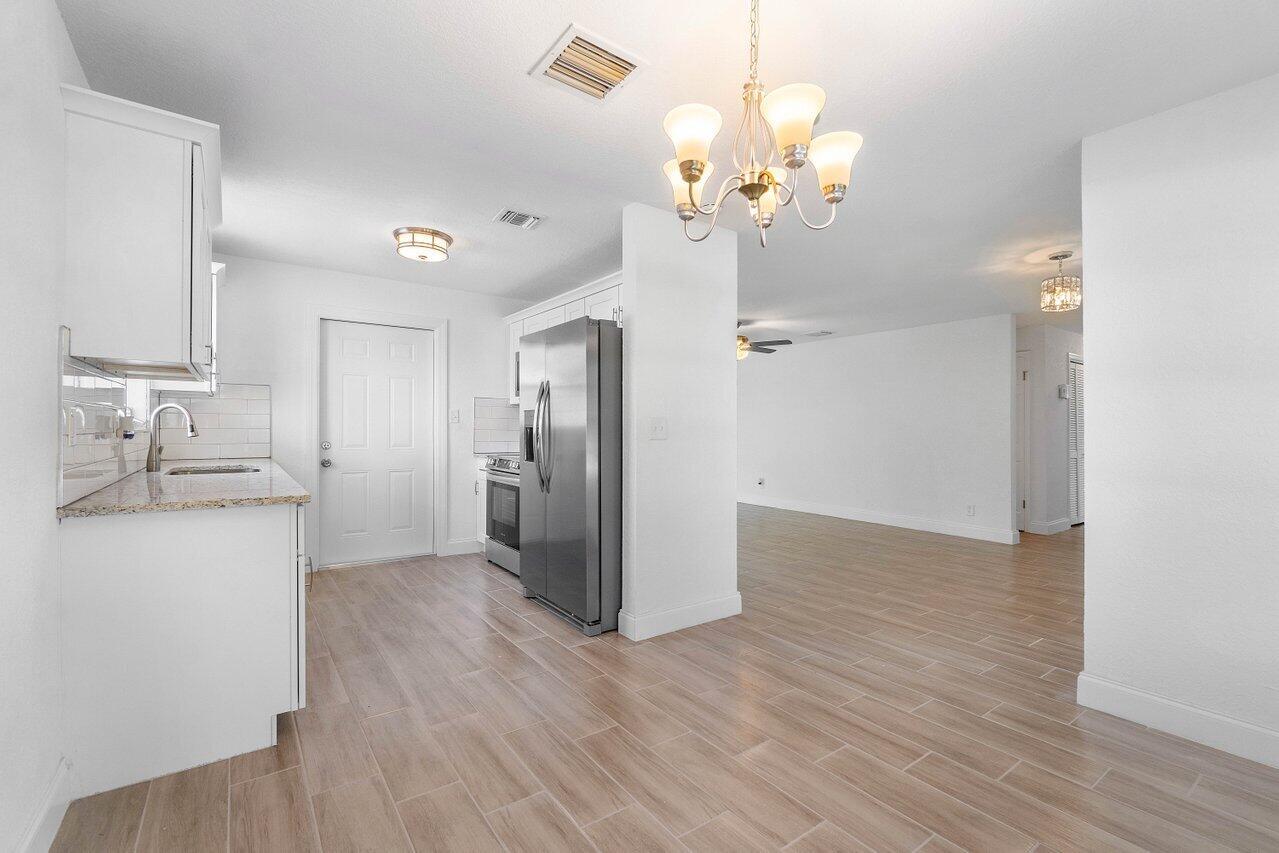 4360 Crestdale Street