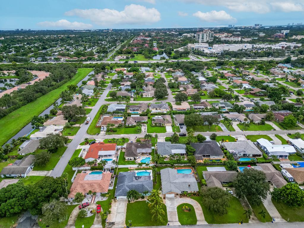 11942 Hemlock Street