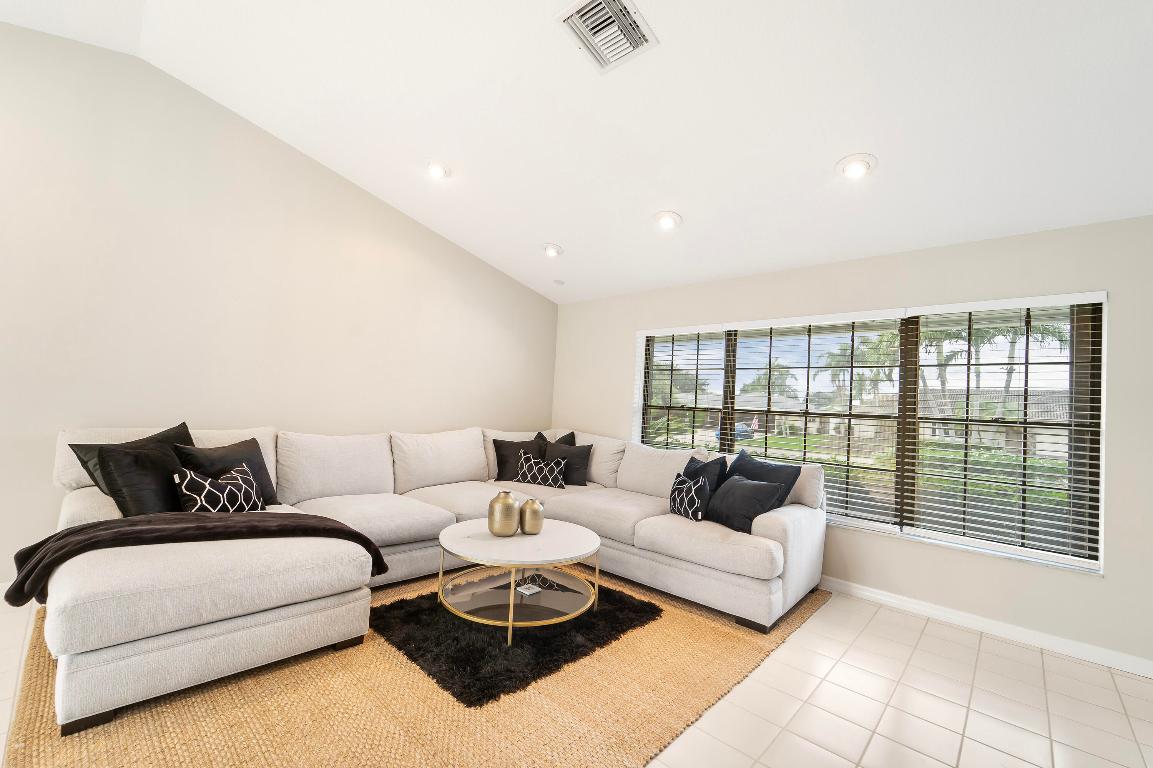 11942 Hemlock Street