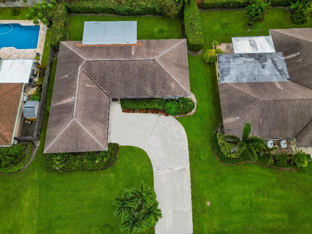 11942 Hemlock Street