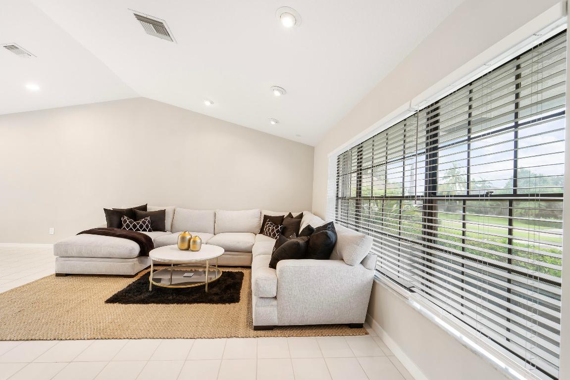 11942 Hemlock Street