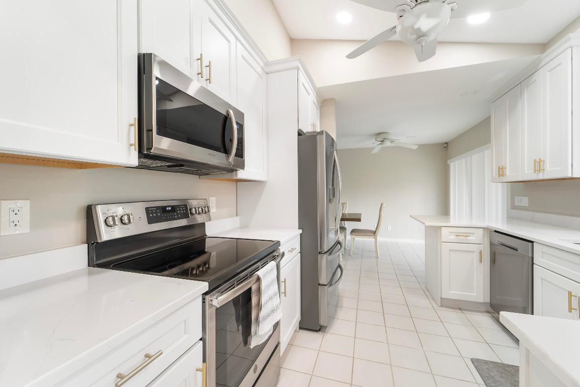 11942 Hemlock Street