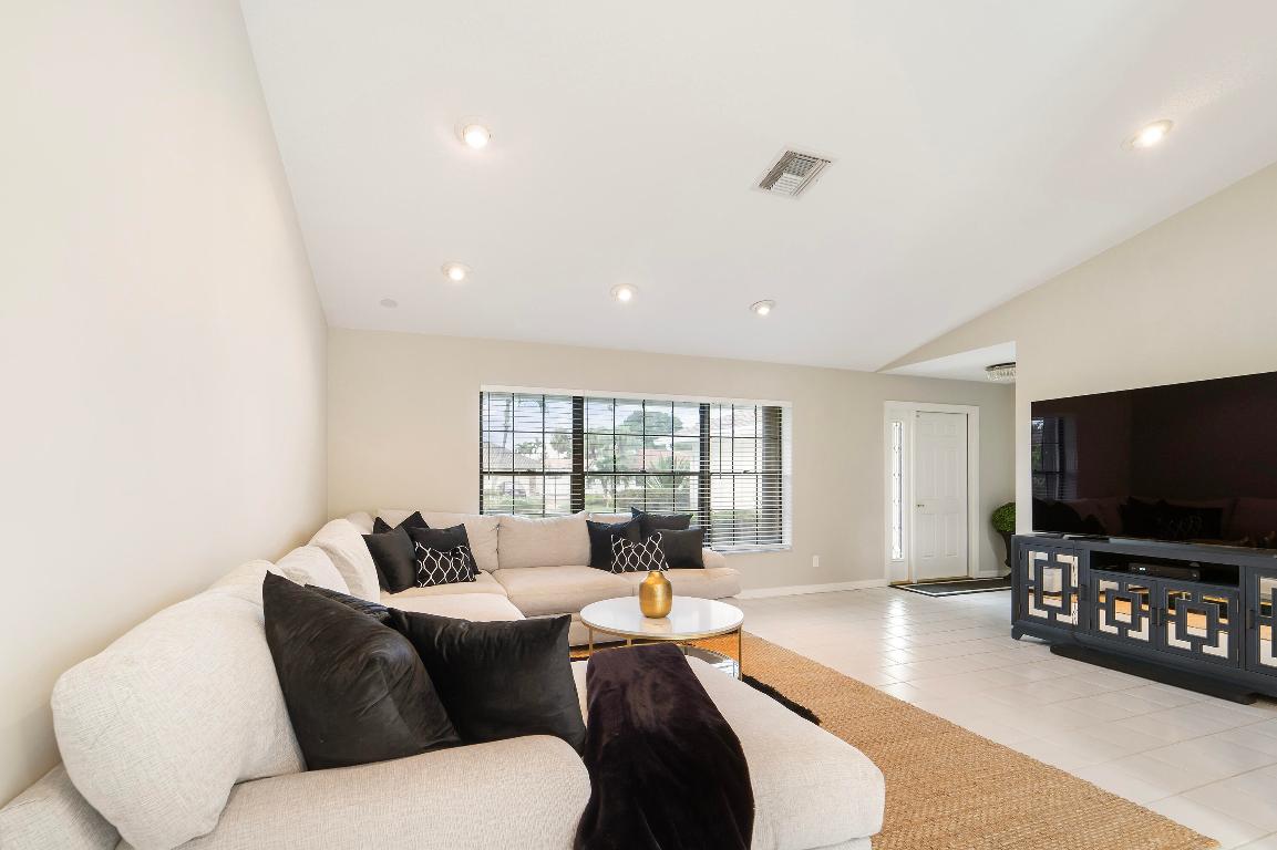 11942 Hemlock Street