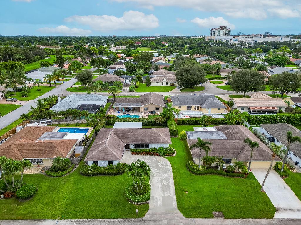 11942 Hemlock Street