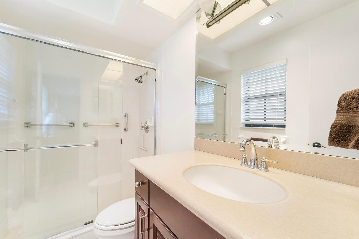 11942 Hemlock Street