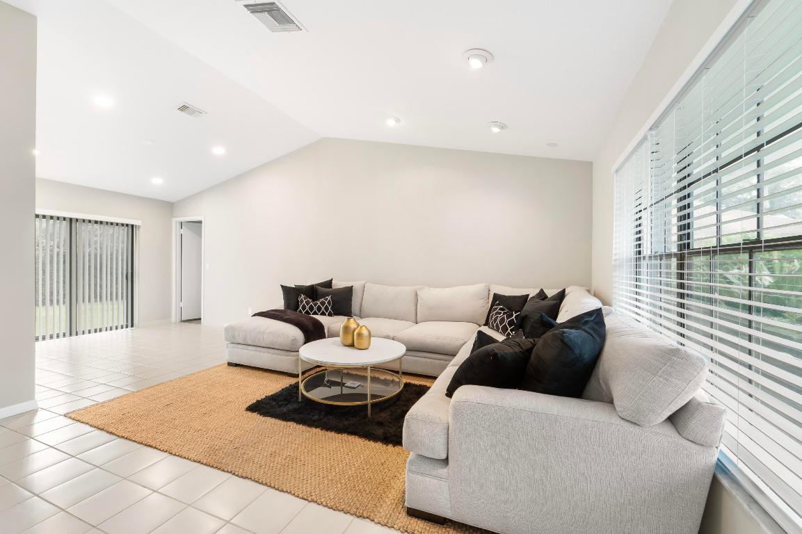 11942 Hemlock Street