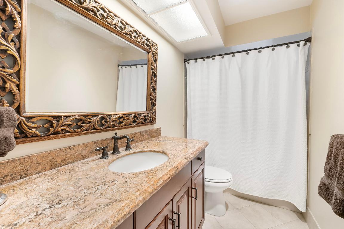 11942 Hemlock Street