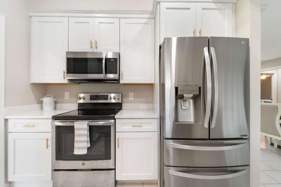 11942 Hemlock Street