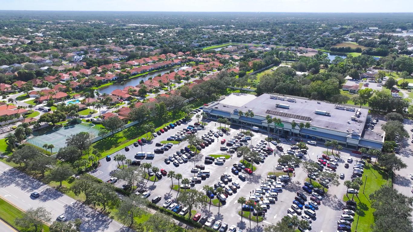 2789 SW Mariposa Circle