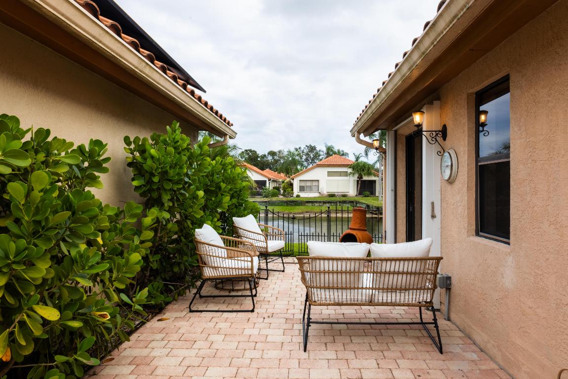 2789 SW Mariposa Circle