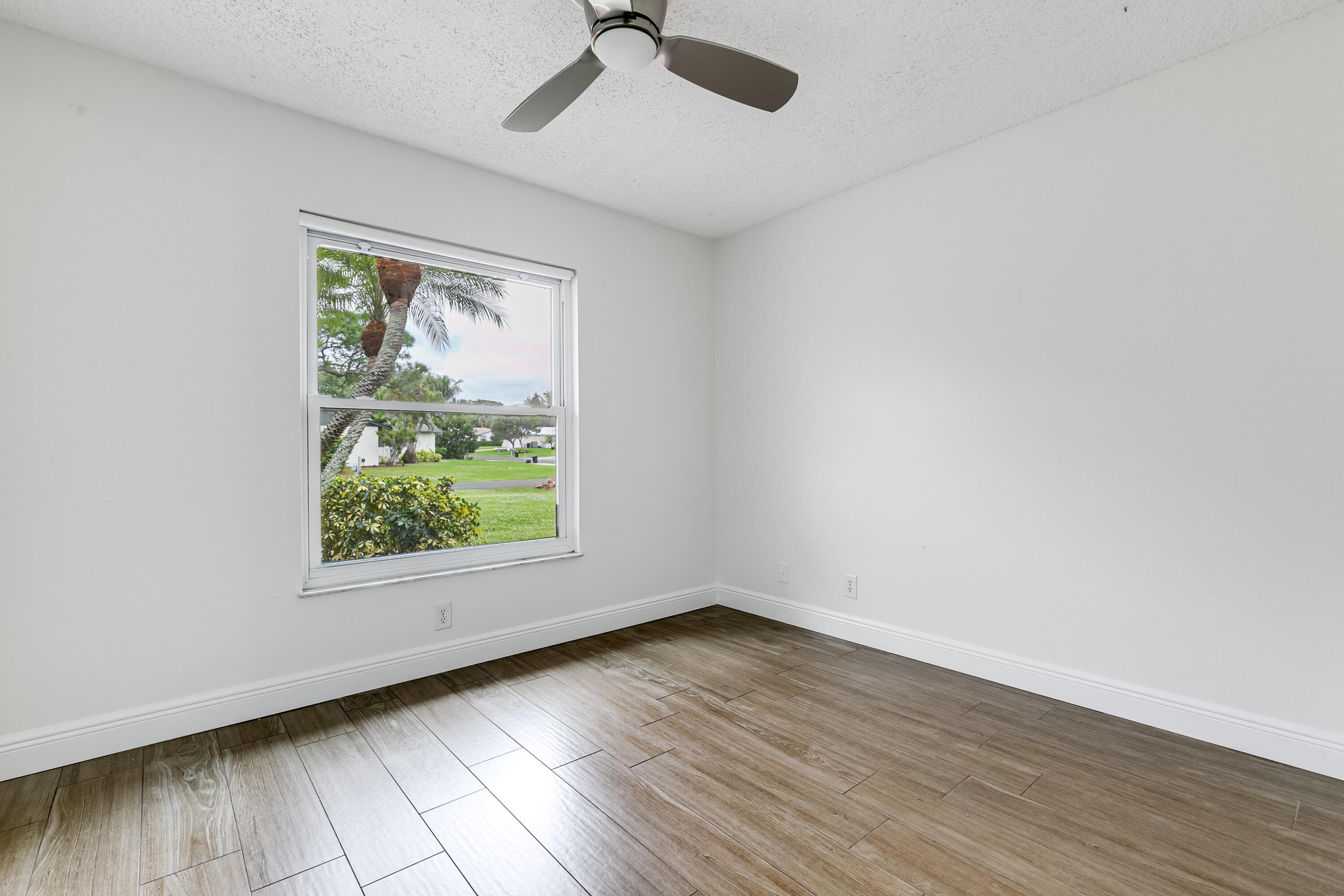 8901 SE Sandcastle Circle