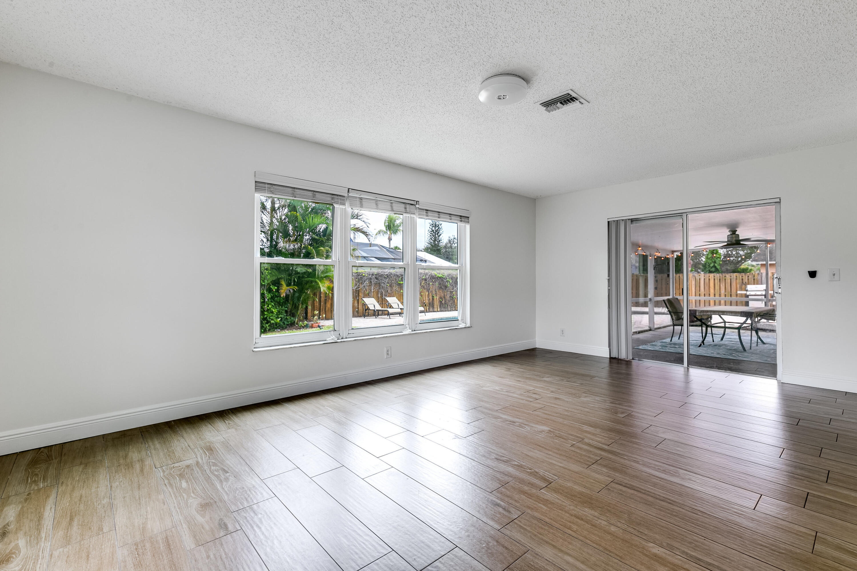 8901 SE Sandcastle Circle