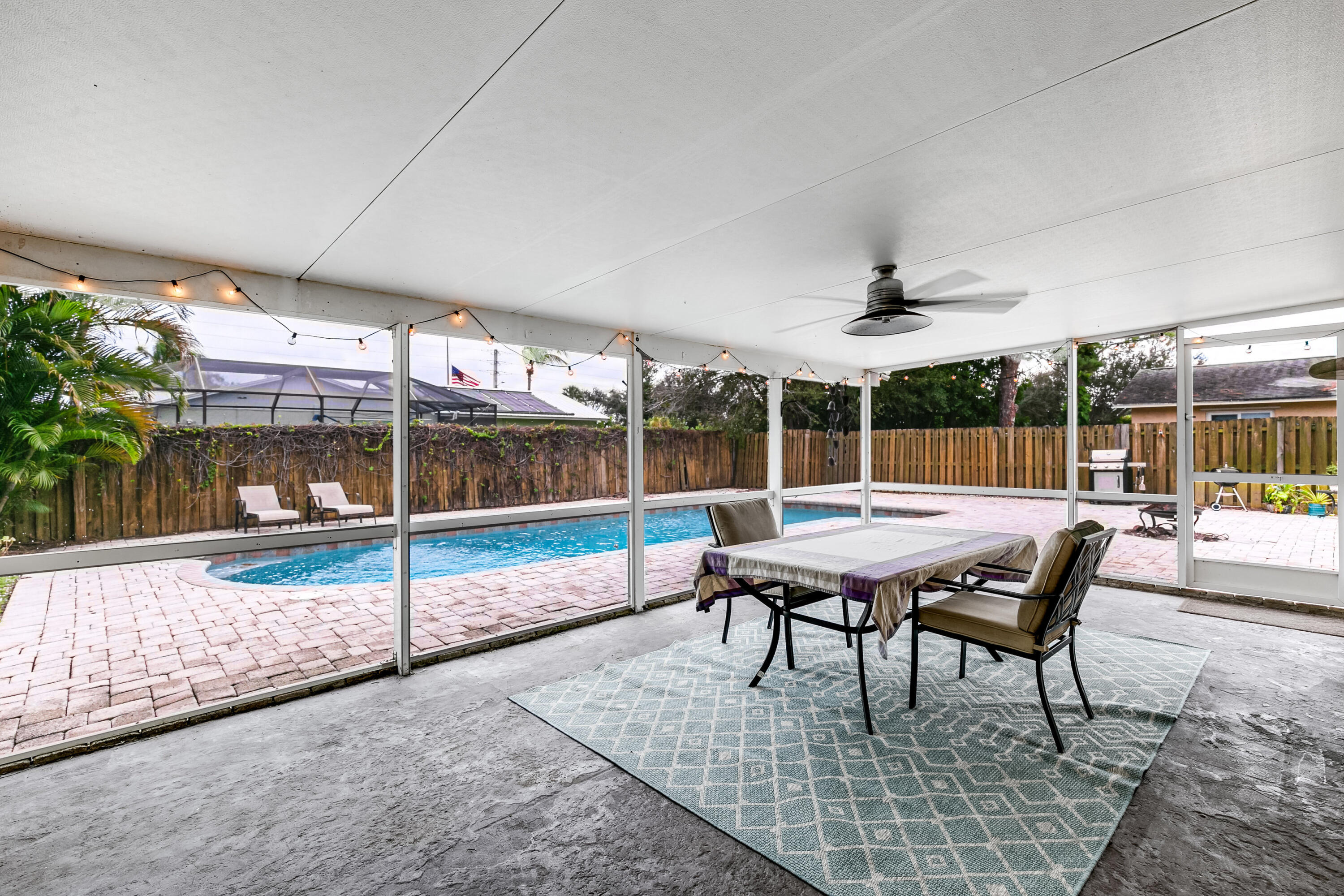 8901 SE Sandcastle Circle