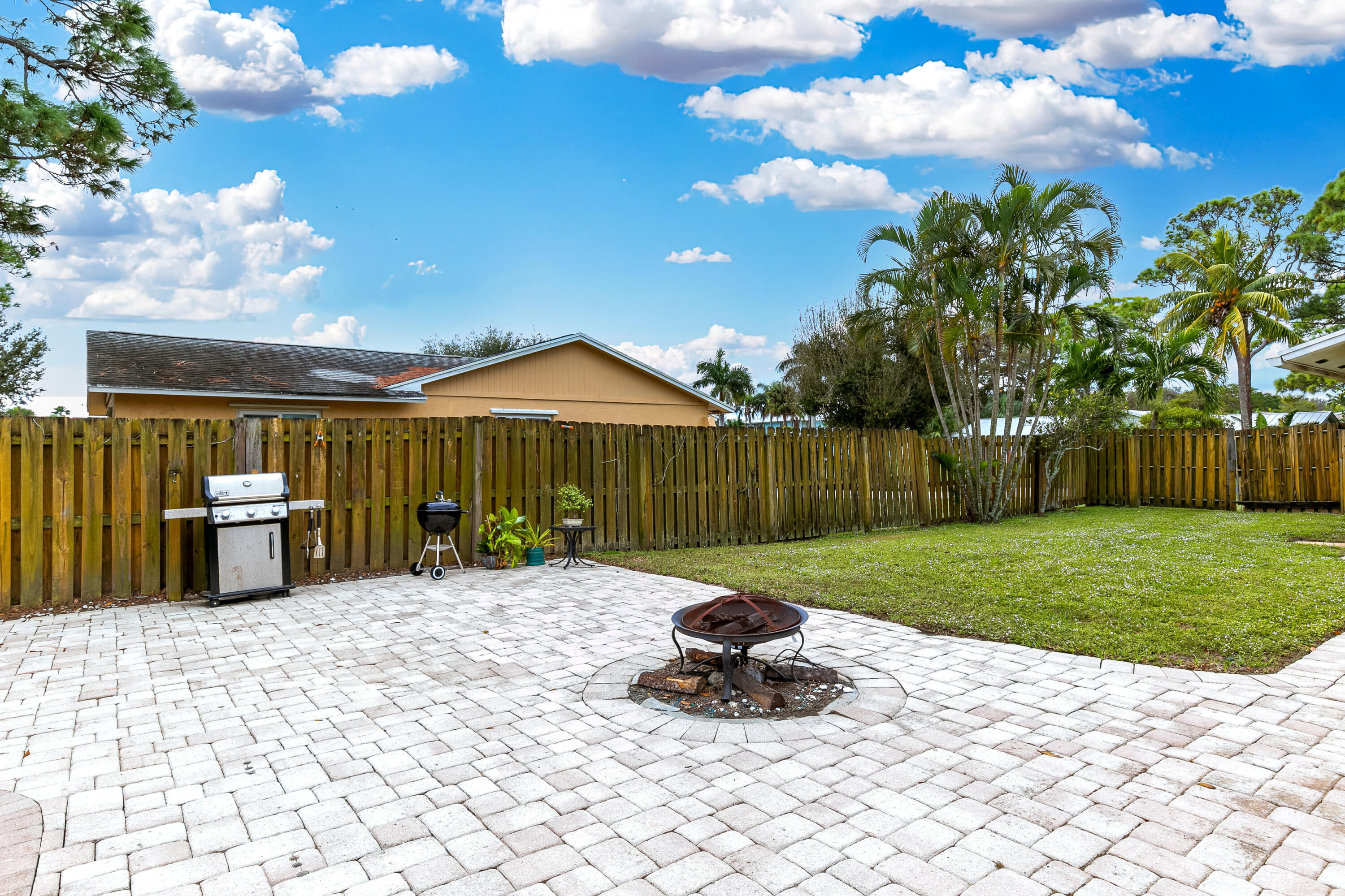 8901 SE Sandcastle Circle