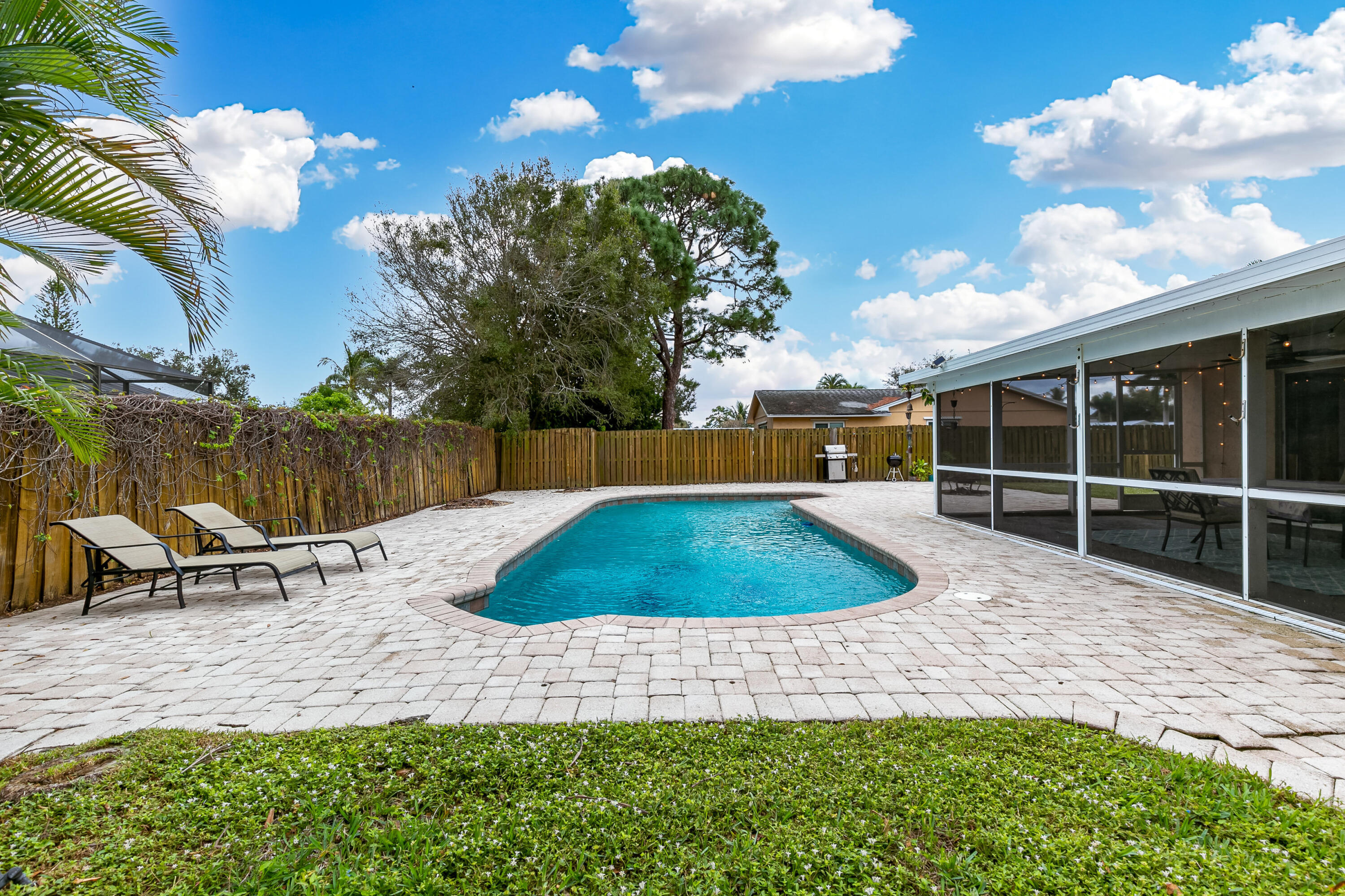 8901 SE Sandcastle Circle