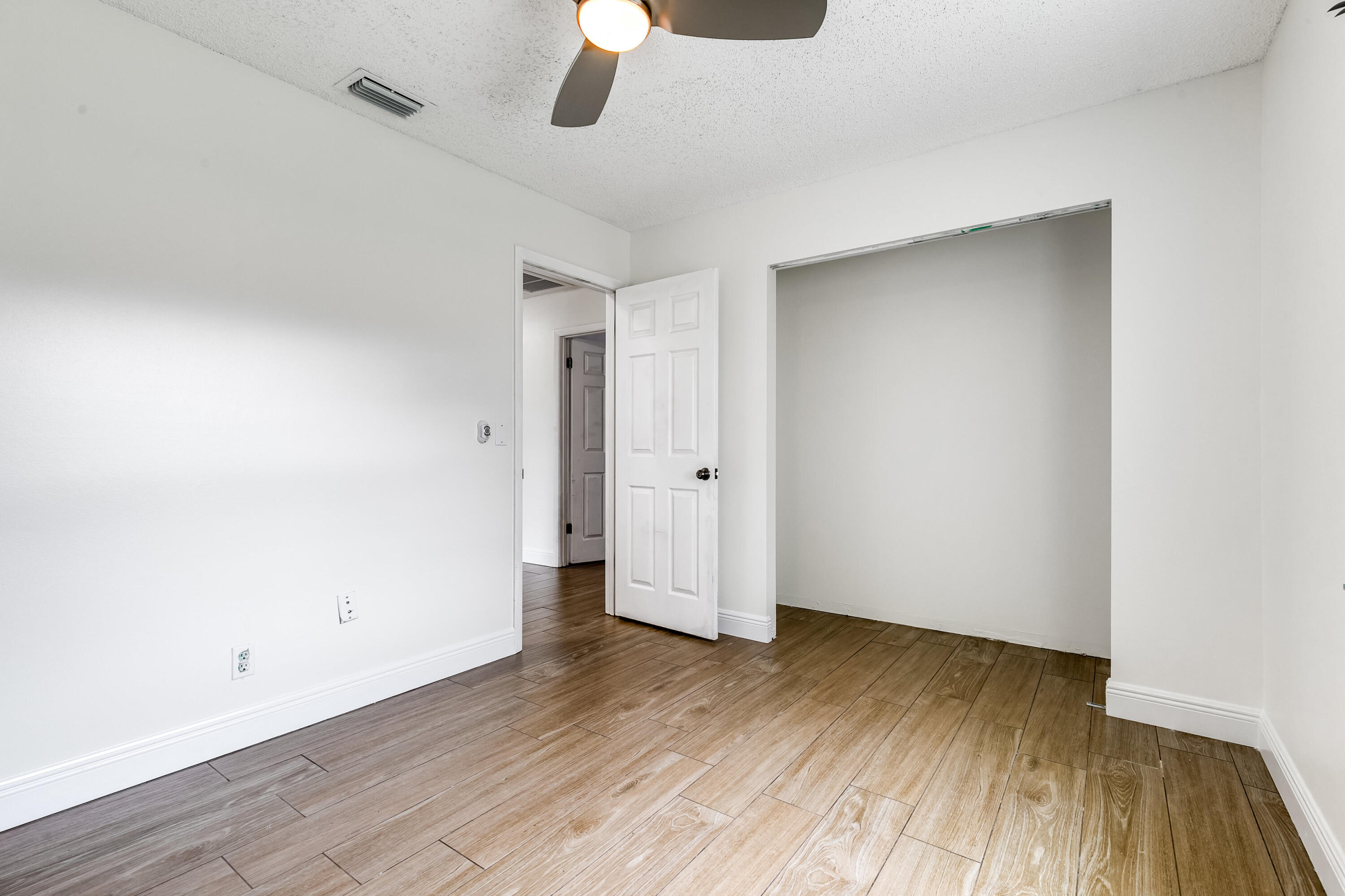 8901 SE Sandcastle Circle