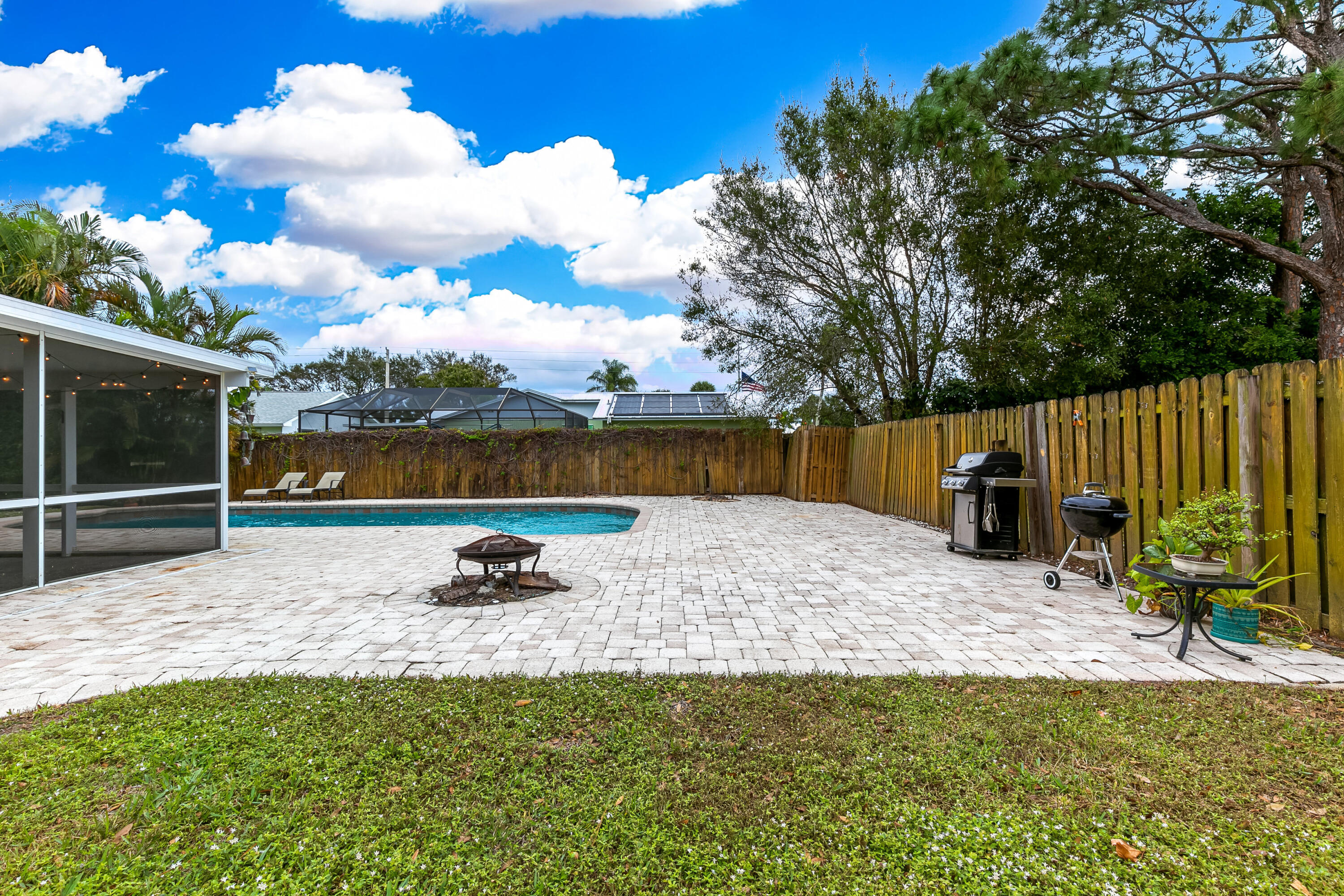 8901 SE Sandcastle Circle